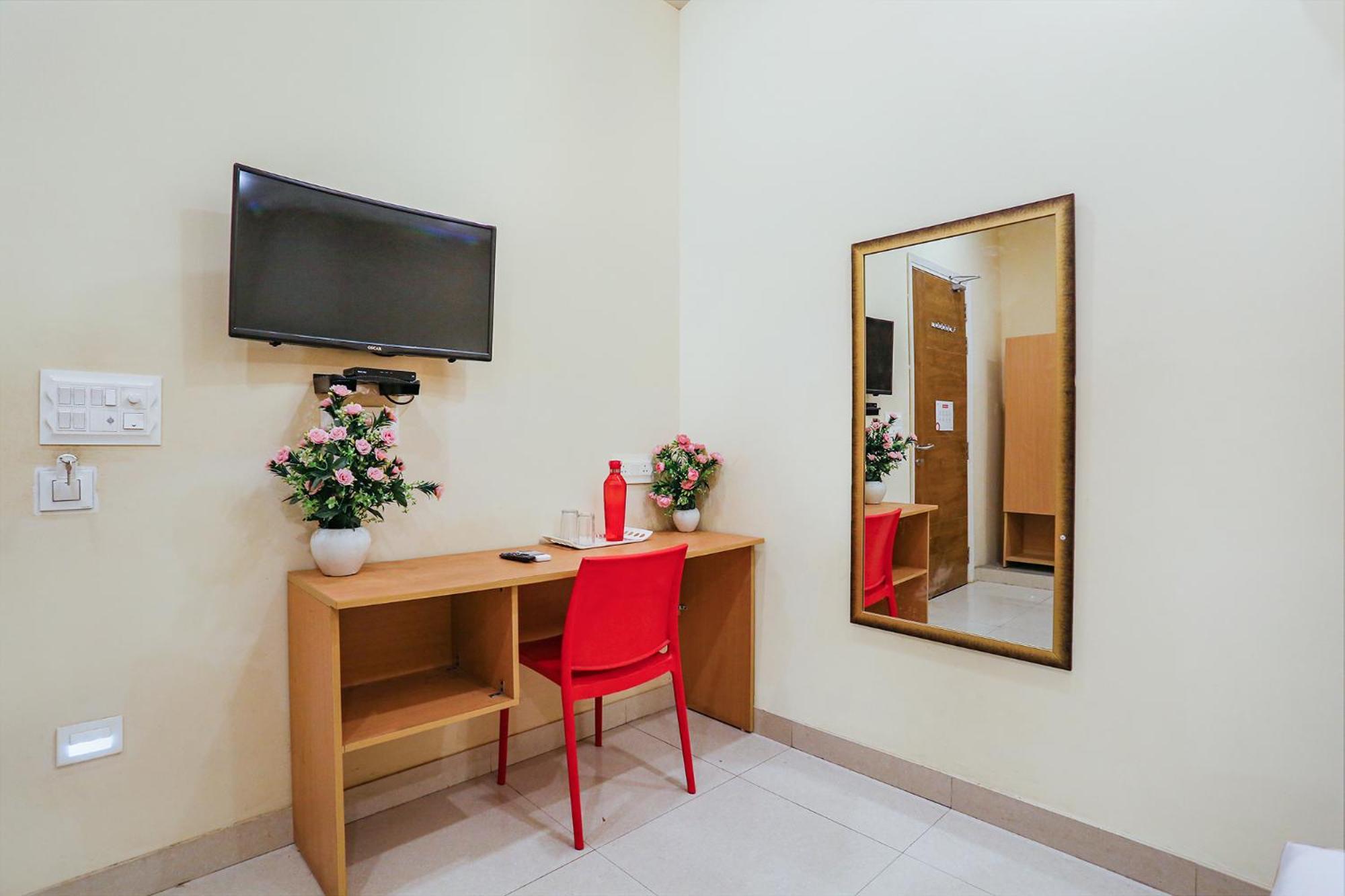Hotel Fabhotel Gk Residency