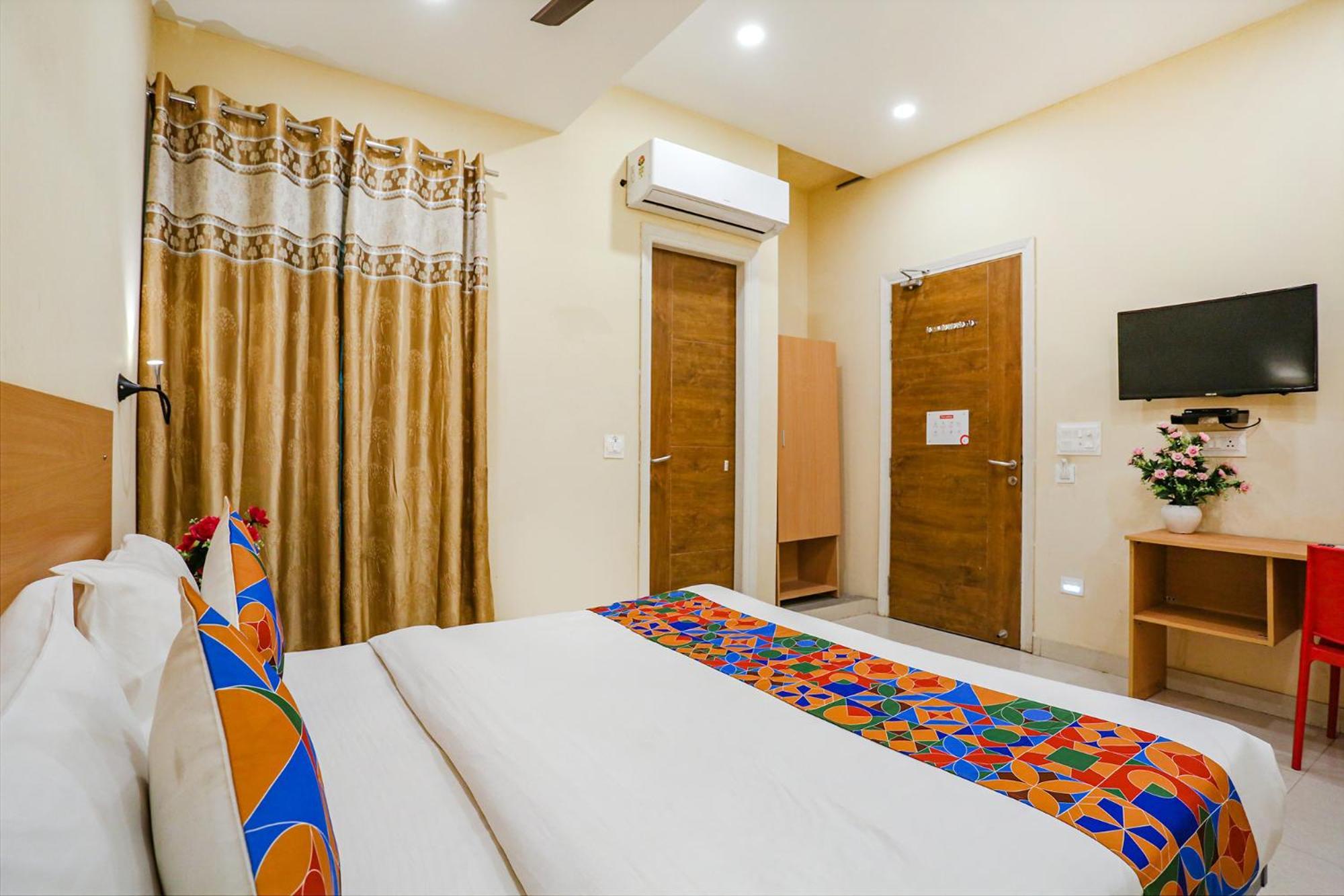 Hotel Fabhotel Gk Residency