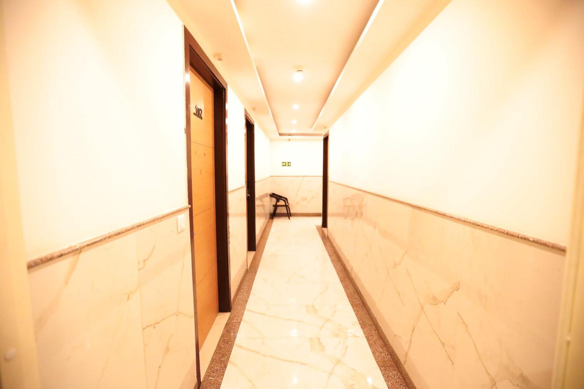 Del By F9 - Near Igi Airport Hotel 3*