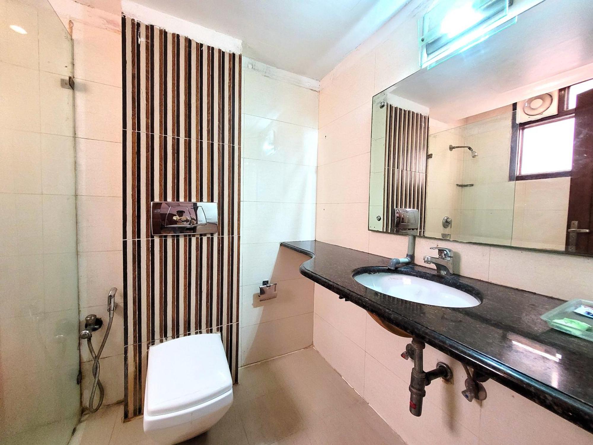 Hotel The Daanish Residency - Karol Bagh