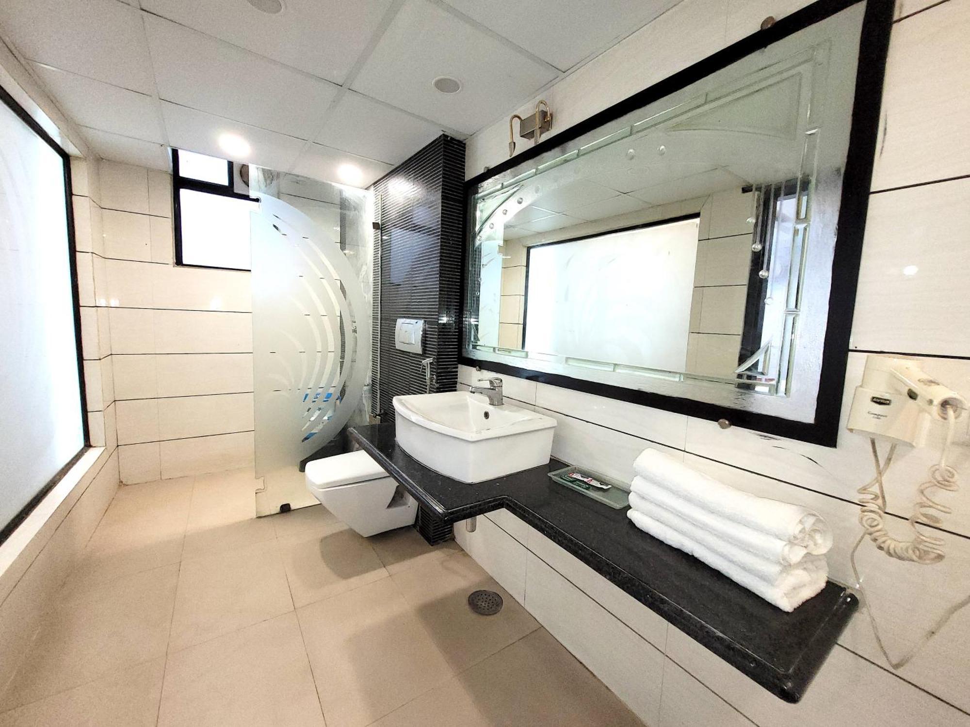 Hotel The Daanish Residency - Karol Bagh New Delhi