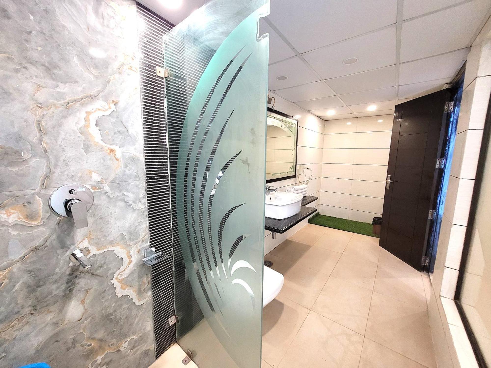 Hotel The Daanish Residency - Karol Bagh
