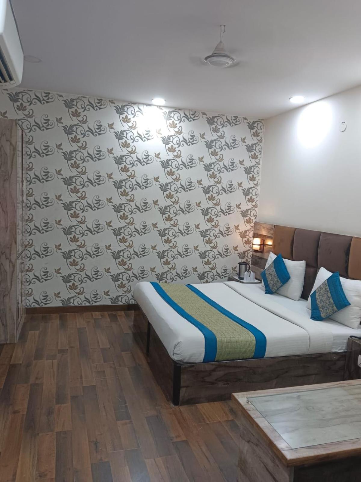 Singh Continetal Hotel 3*
