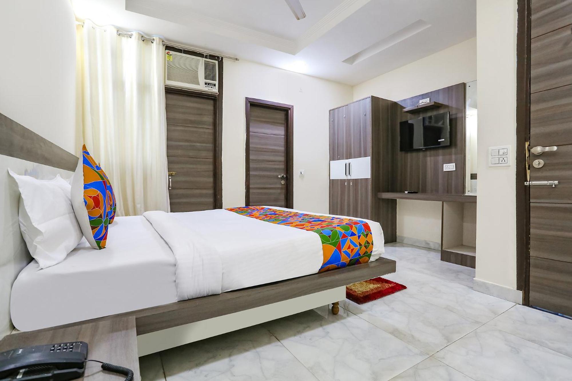 Hotel Fabexpress Royal Orbit