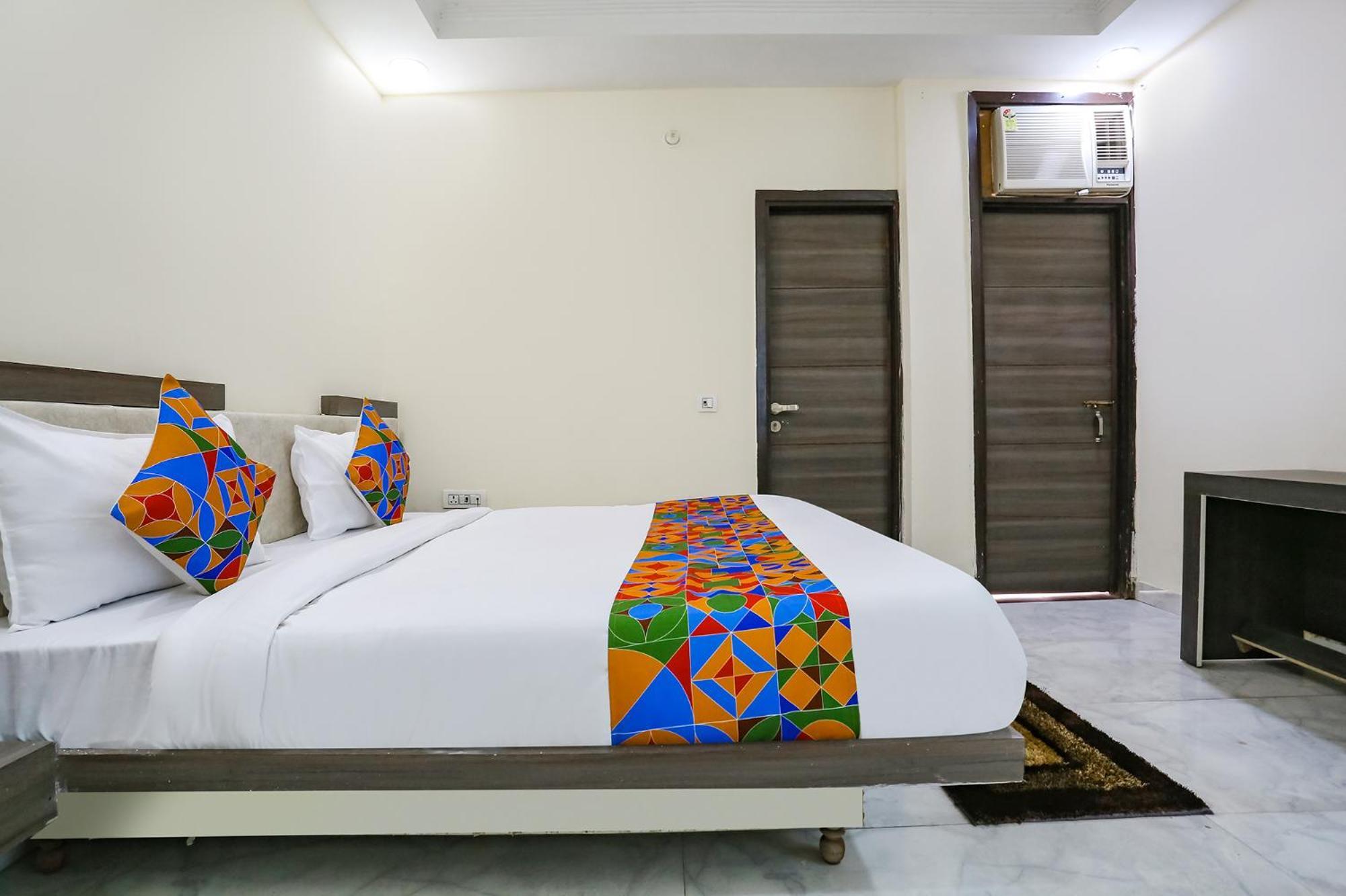 Fabexpress Royal Orbit Hotel 3*