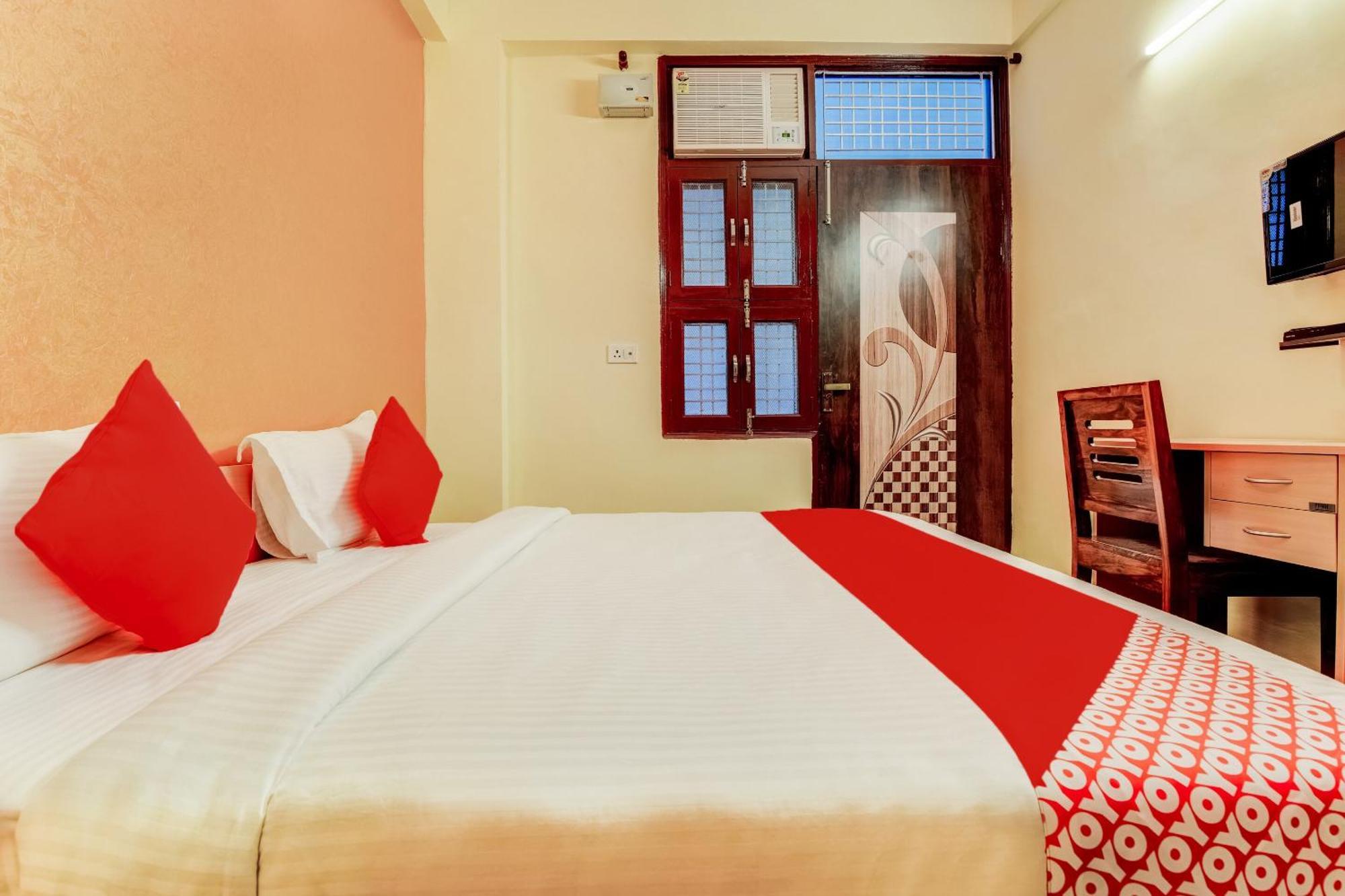 Oyo Flagship Jhankar Road Hotel