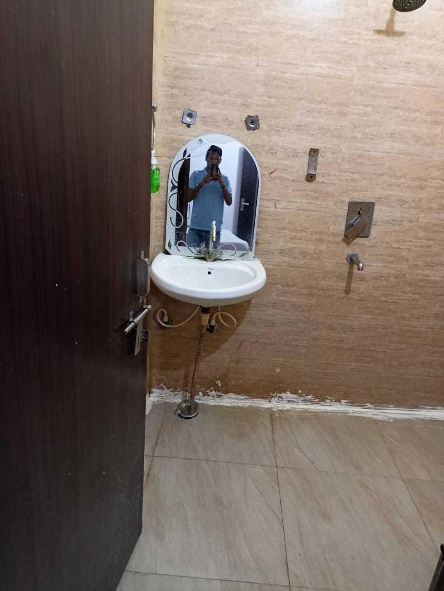 Hotel O Kl Khari Near Ashoka Park Mein Metro New Delhi
