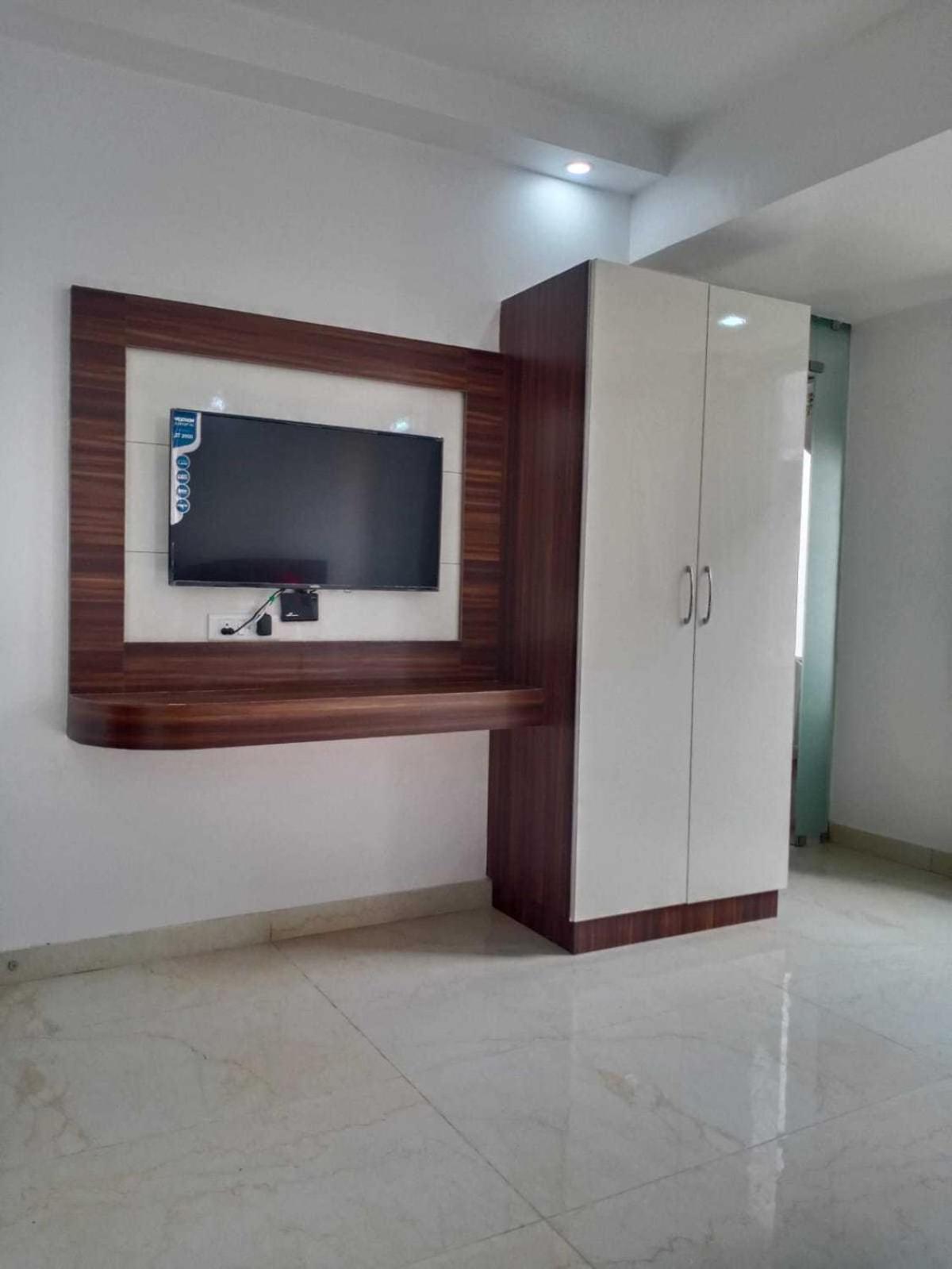 Hotel O Breeze New Delhi
