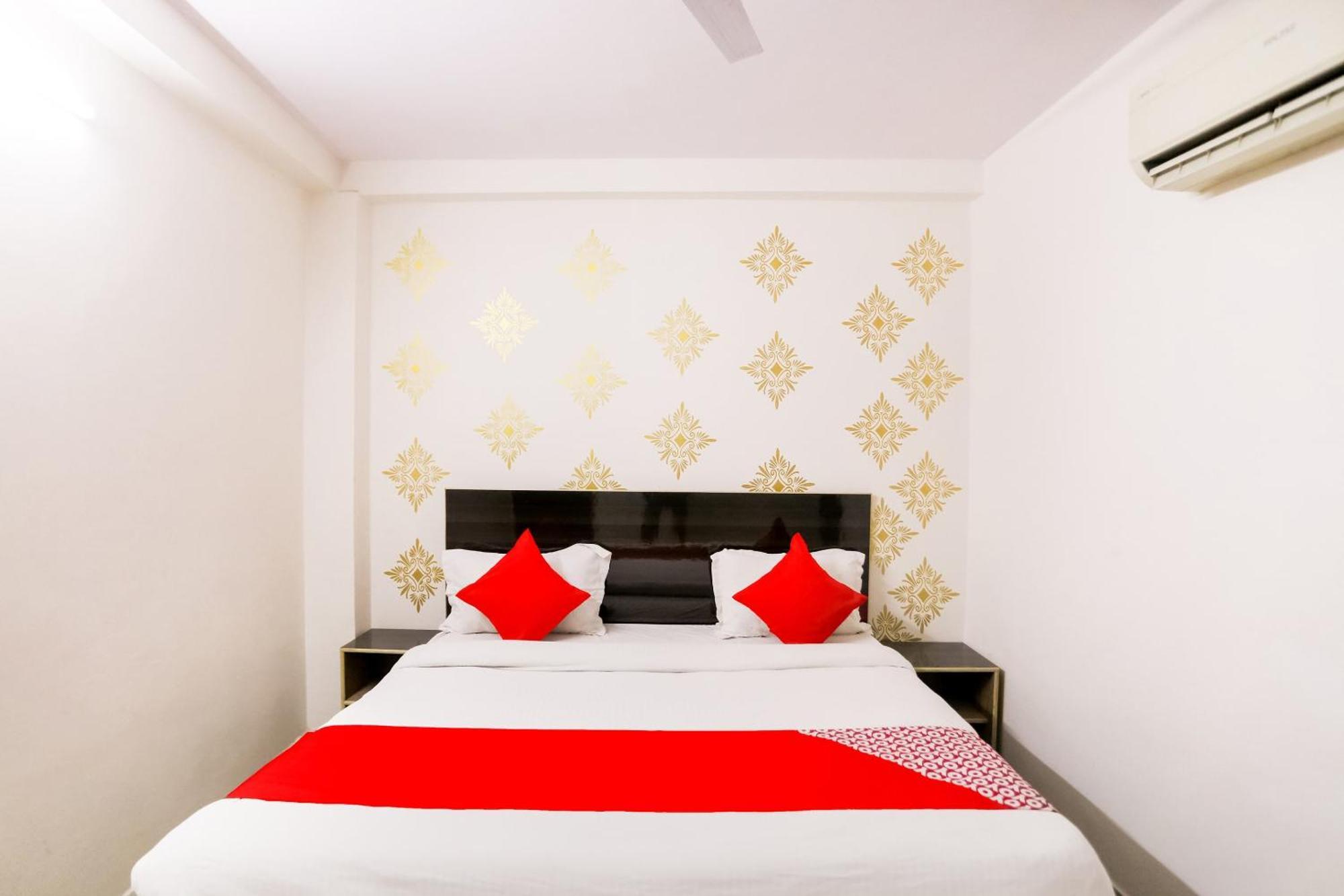 Hotel O Park Near New Ashok Nagar Metro Station 3*