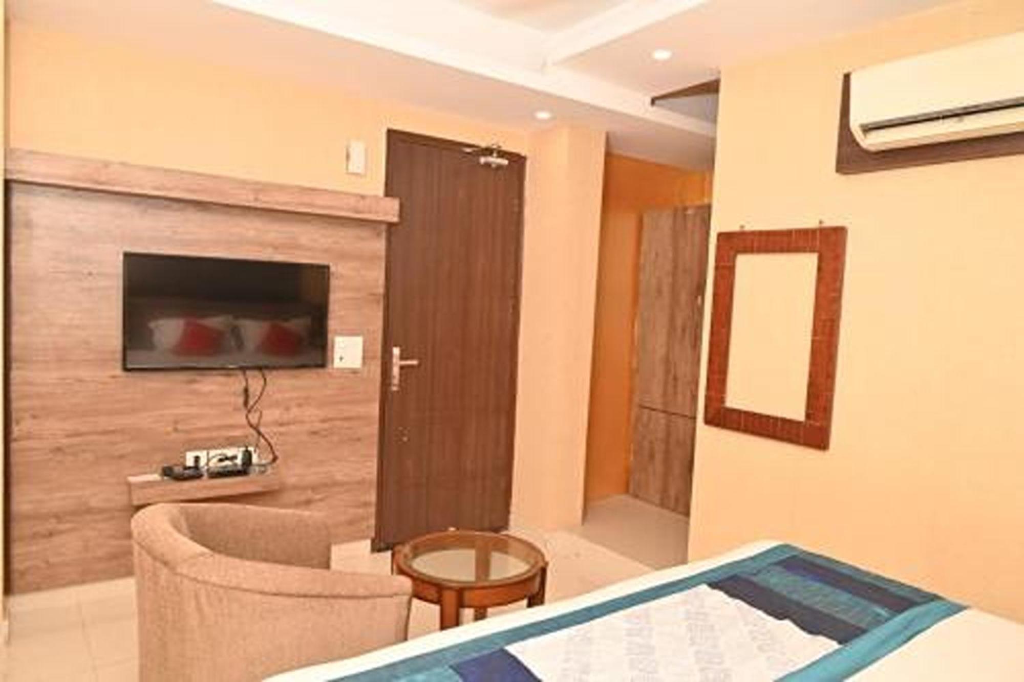 Aravali Residency Hotel 4*