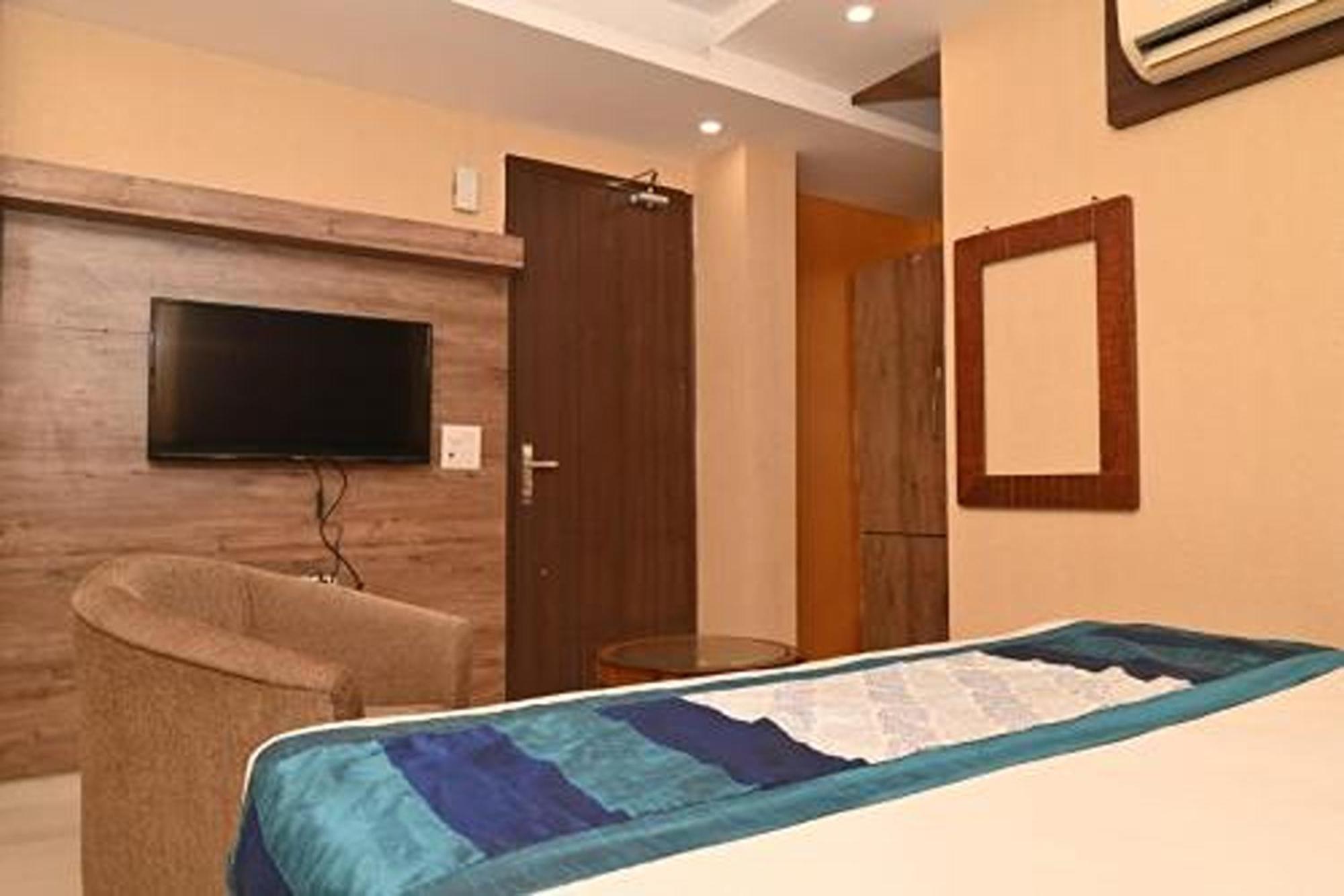 Aravali Residency 4* New Delhi