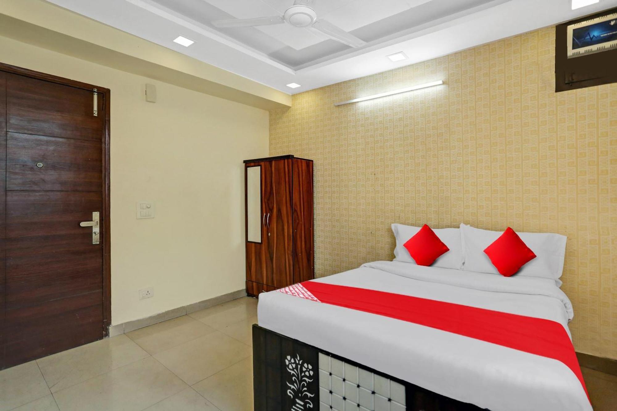 Hotel O Welcome Near Dlf Avenue Saket New Delhi