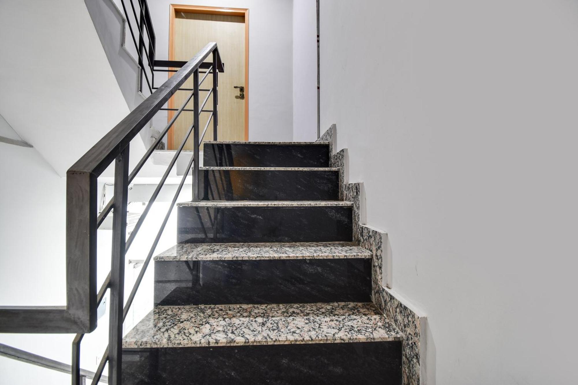 Oyo Flagship The Flaurish Hotel 3*