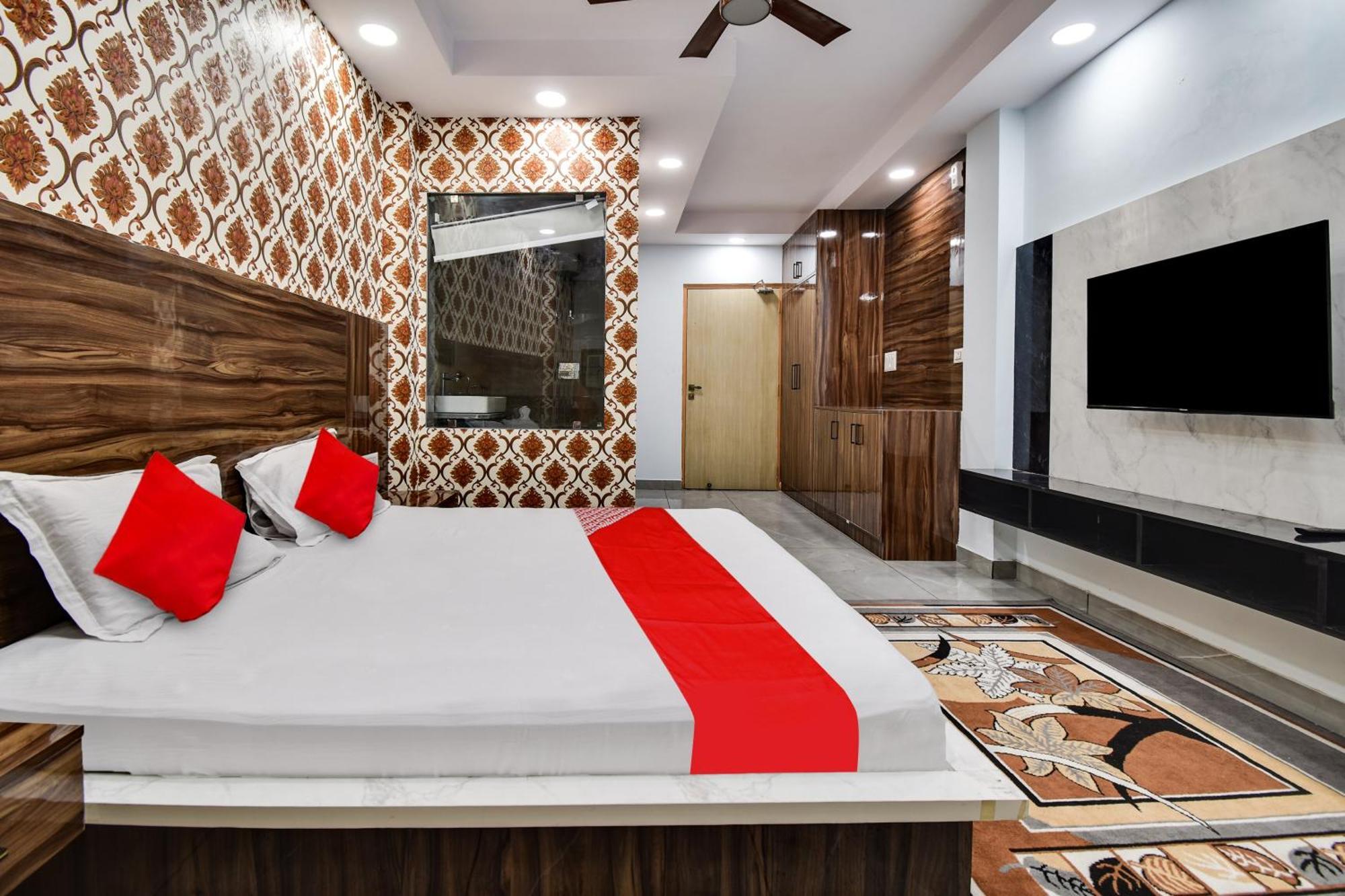 Hotel Oyo Flagship The Flaurish 3*