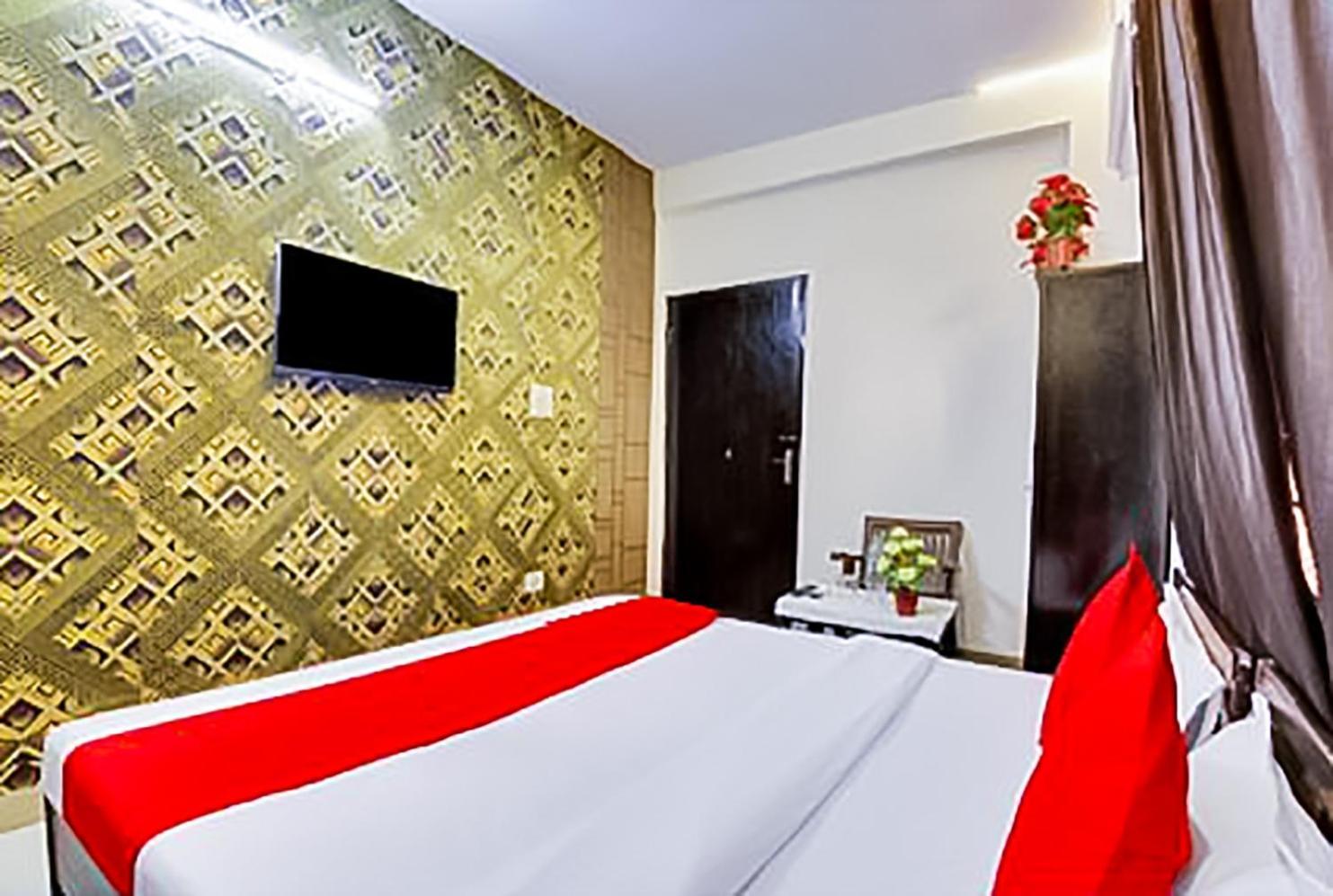 Bliss - Near Lajpat Nagar Metro Hotel