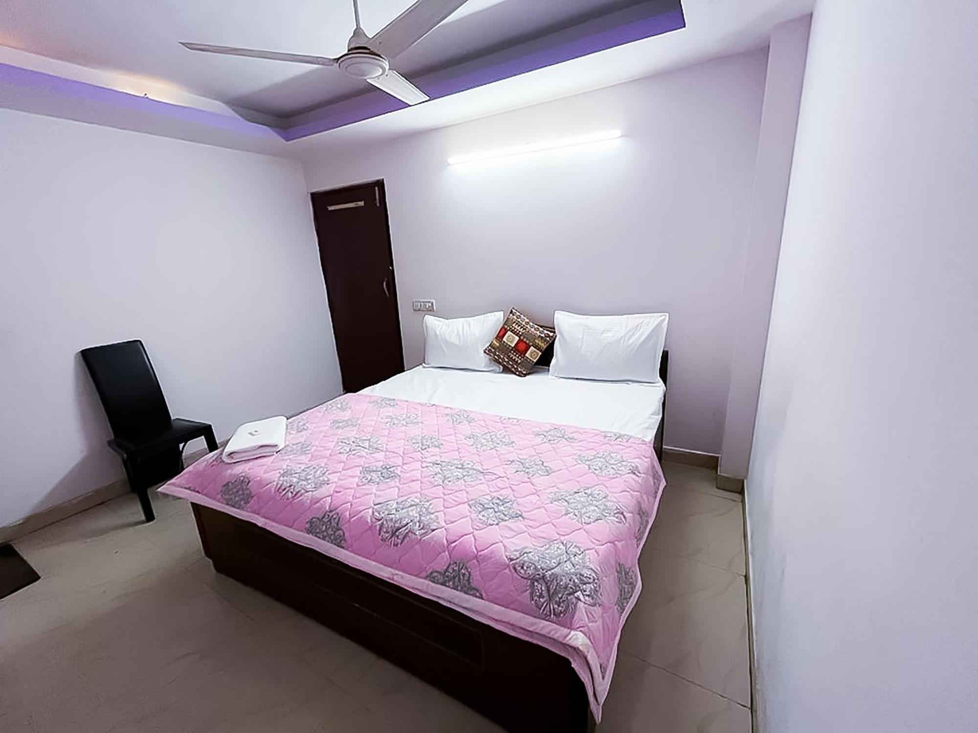 Bliss - Near Lajpat Nagar Metro Hotel 3*