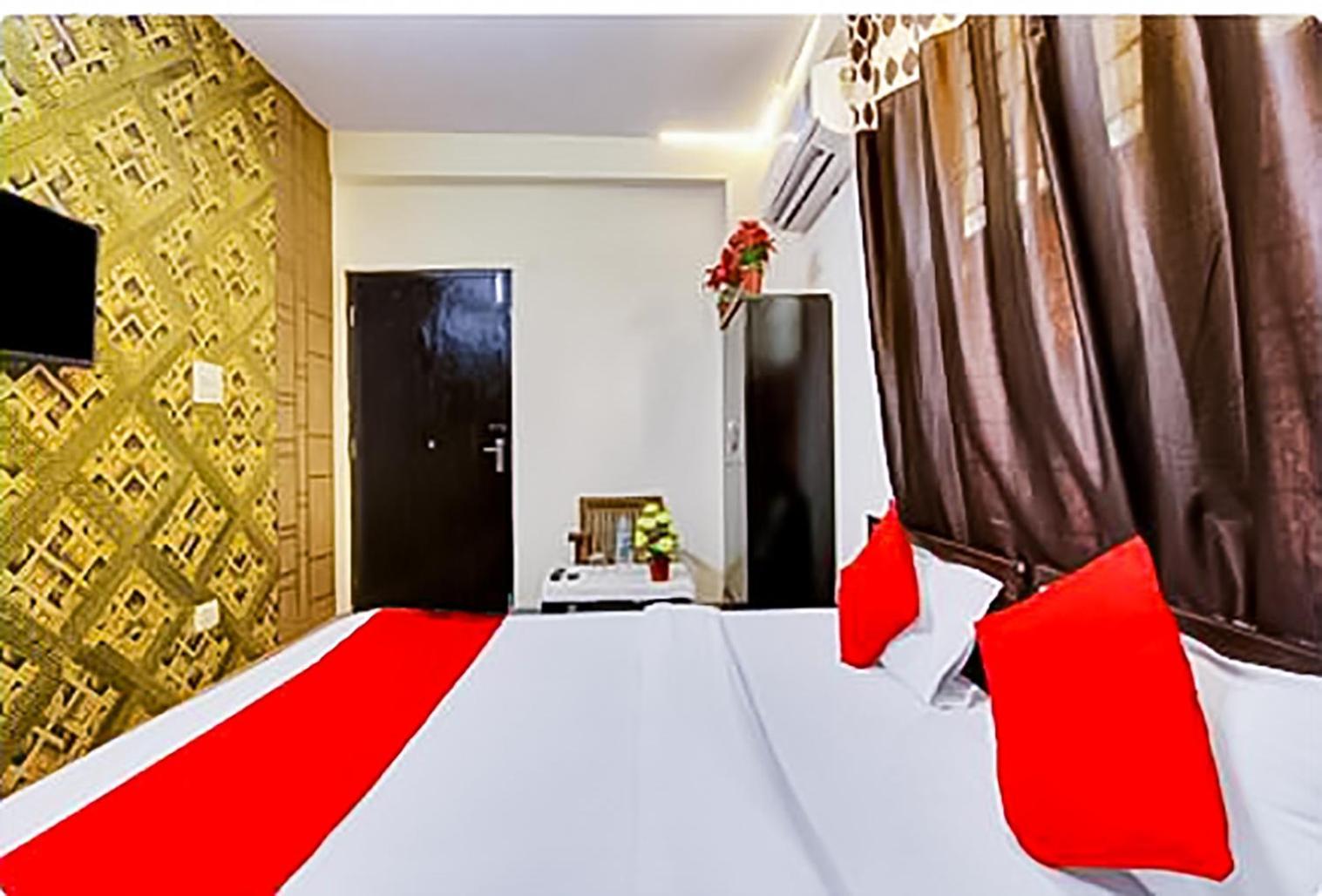 Hotel Bliss - Near Lajpat Nagar Metro 3*