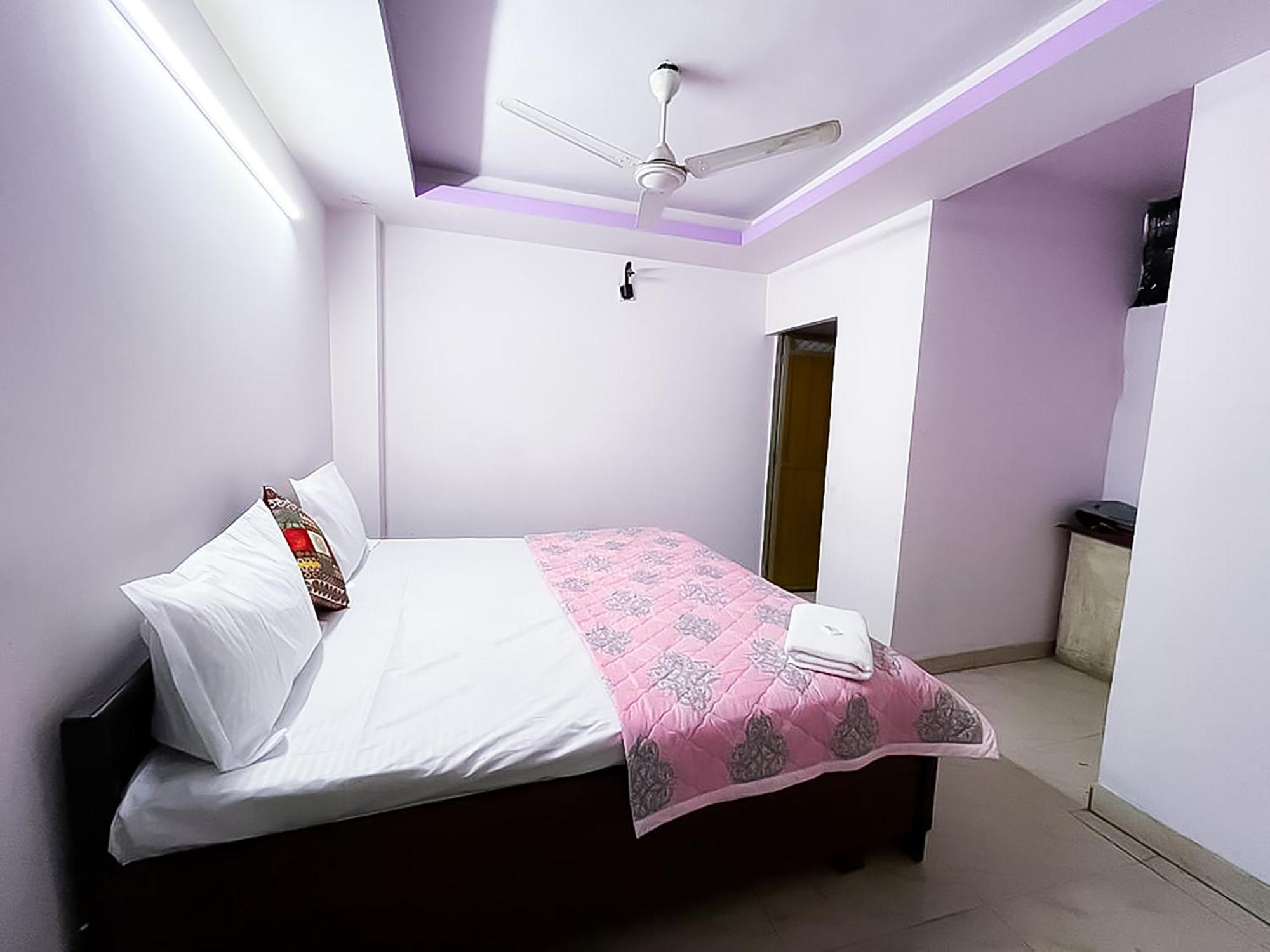 Bliss - Near Lajpat Nagar Metro Hotel 3*