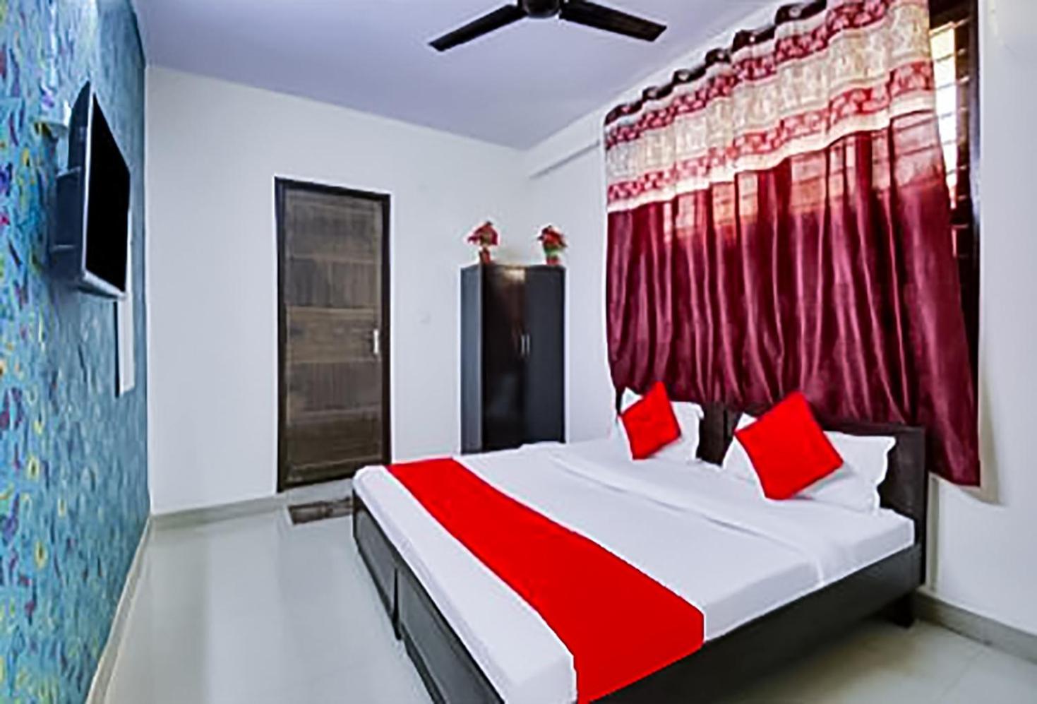 Bliss - Near Lajpat Nagar Metro 3*