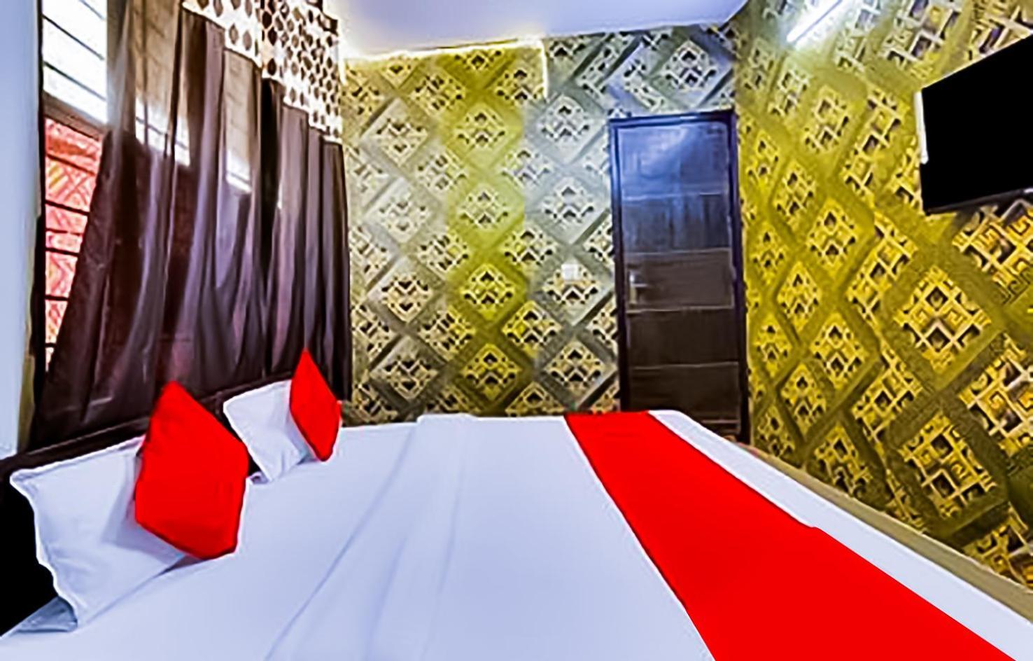 Bliss - Near Lajpat Nagar Metro Hotel 3*