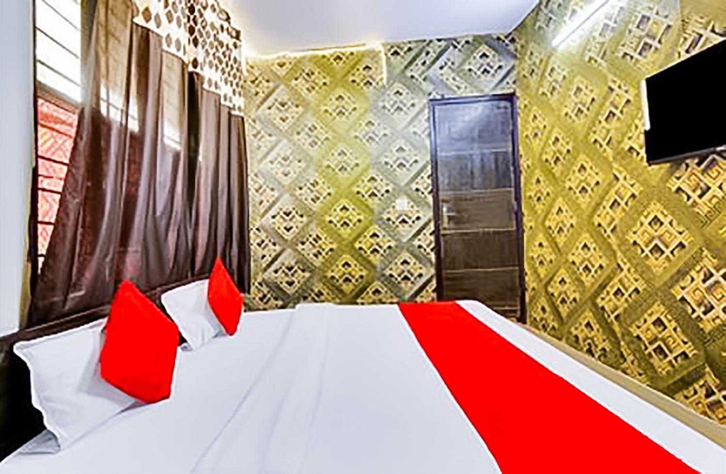 Bliss - Near Lajpat Nagar Metro 3*