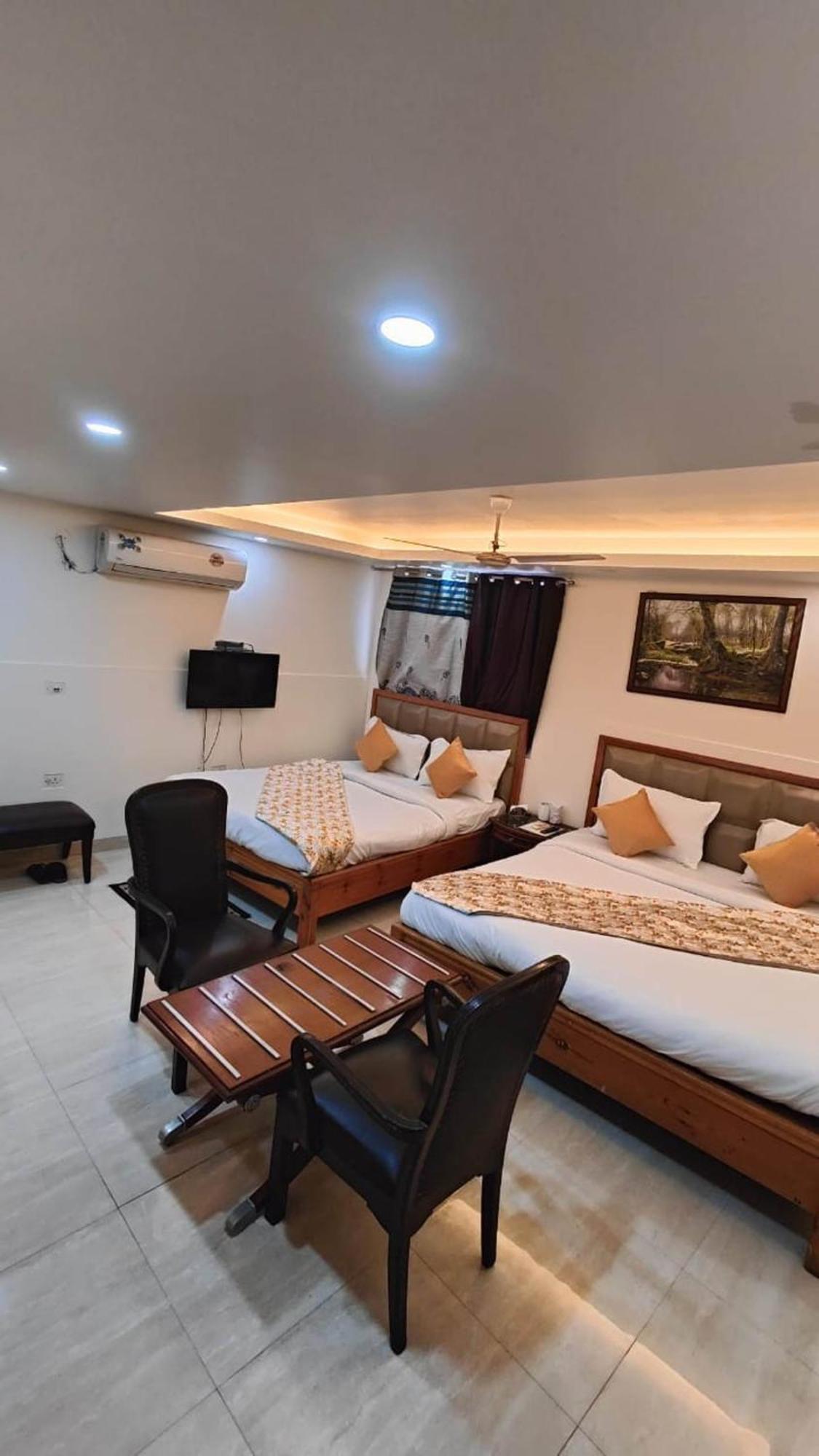 Hotel Airport Mahal