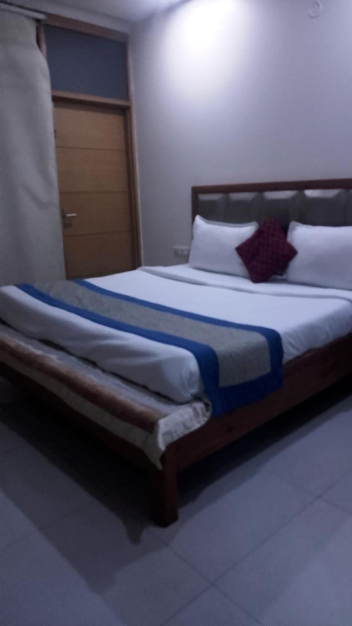 Hotel Airport Mahal