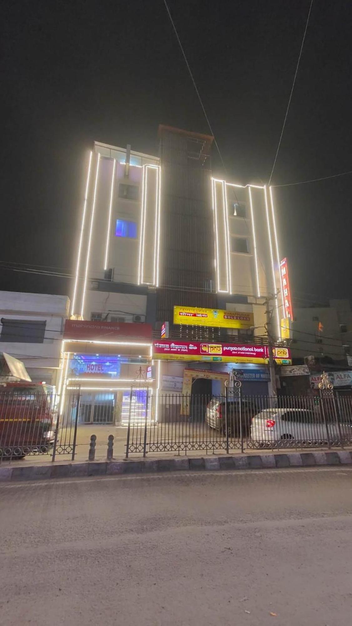 Hotel Airport Mahal 3*