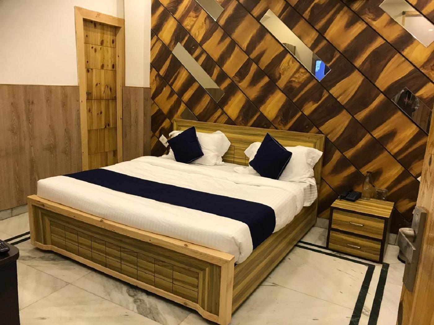 Acomodação com café da manhã  Royal Plaza 3*