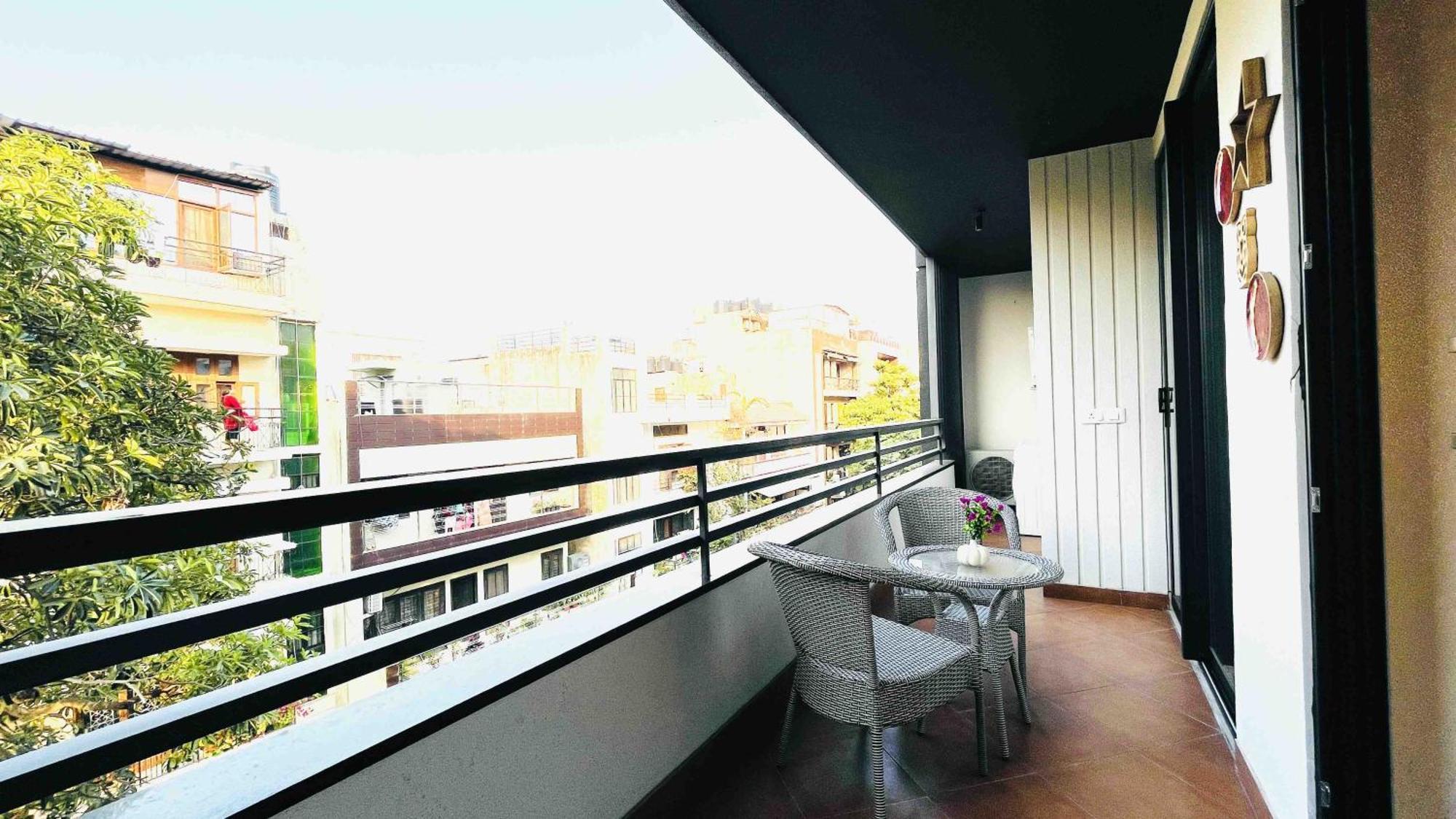 Bluo 3bhk Saket Citywalk Mall - Lift, Balcony, Parking *