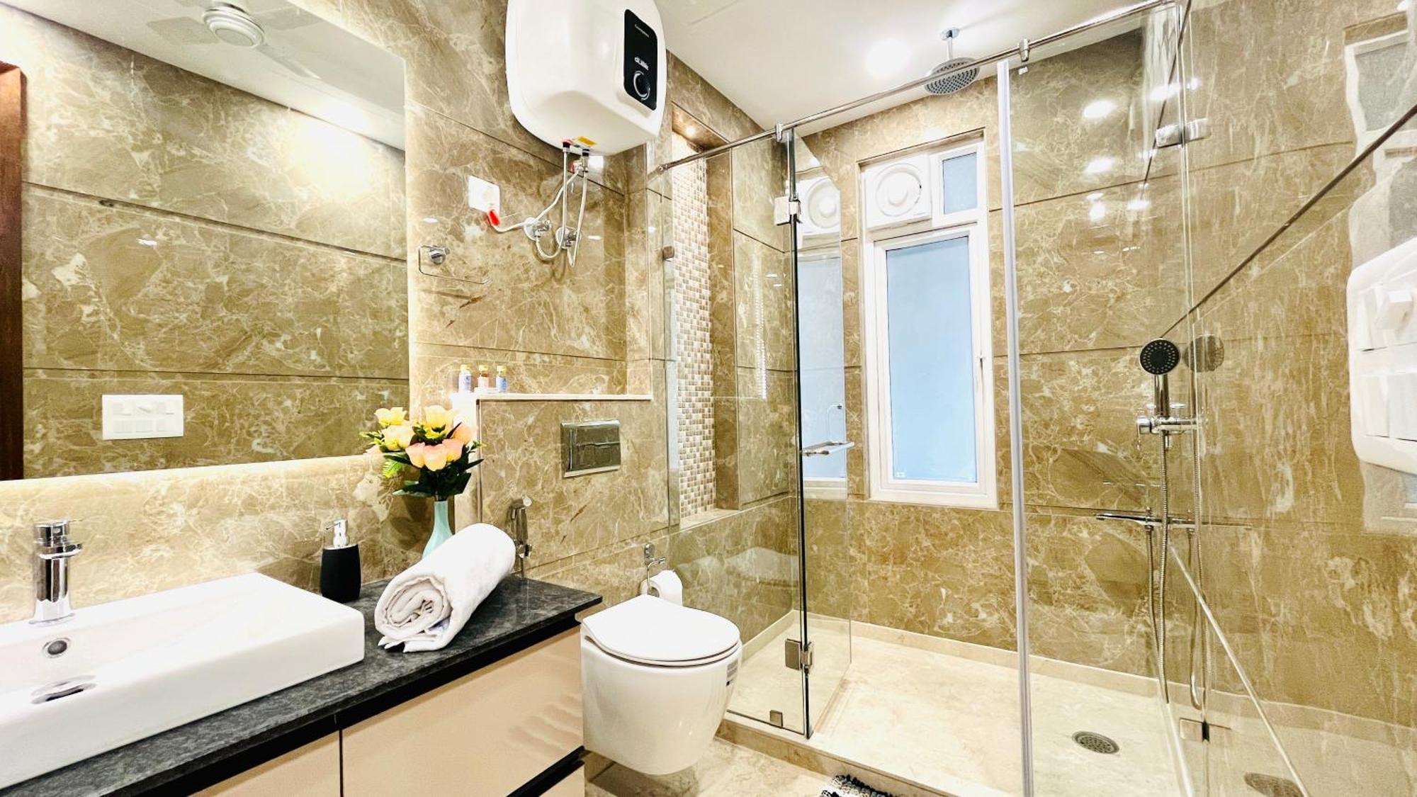 Bluo Elegant 4bhk Saket - Lift, Balcony, Parking Apartment *