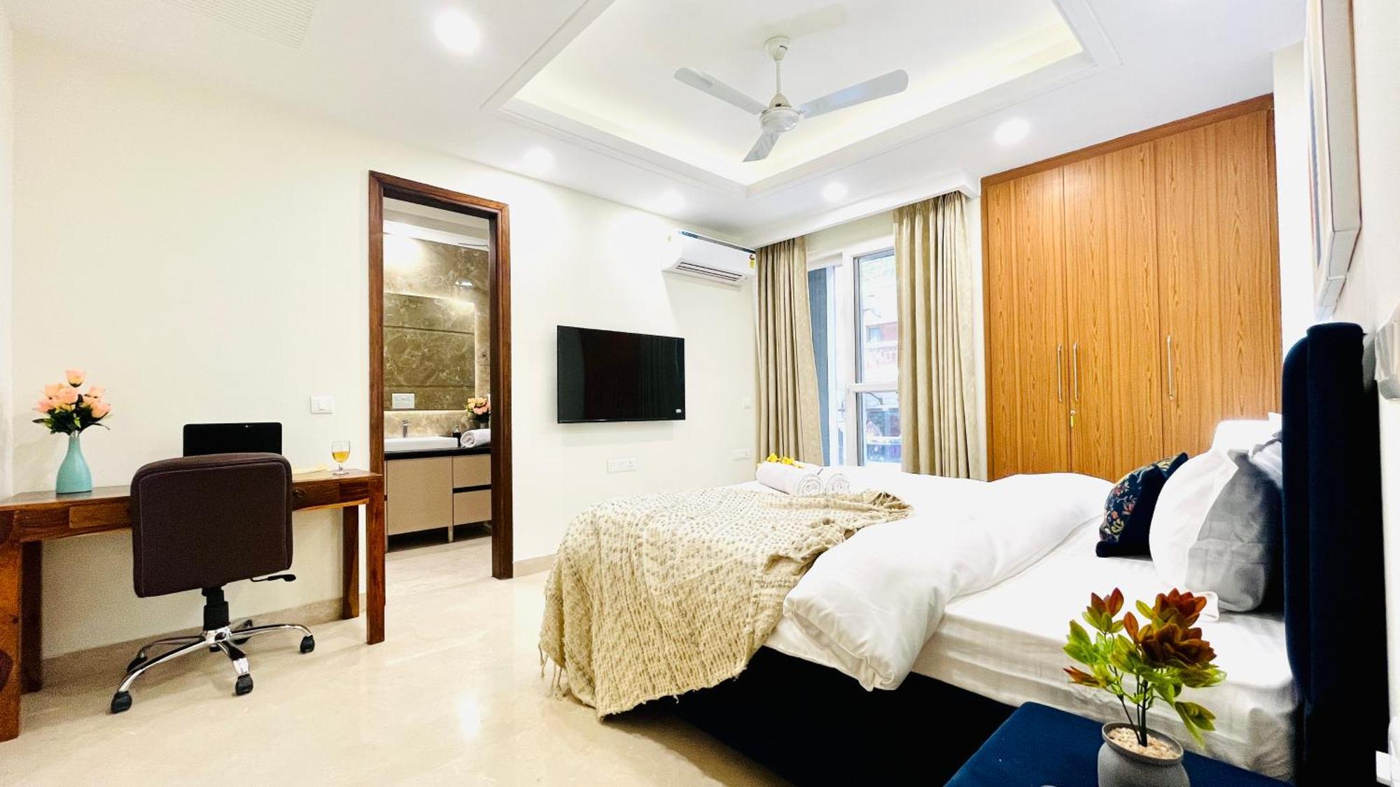 Bluo Elegant 4bhk Saket - Lift, Balcony, Parking