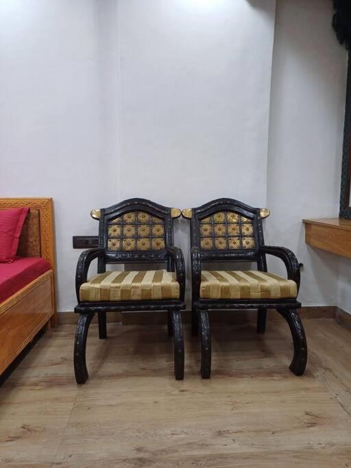 Apartment The Maharaja Moti Nagar Dlf *