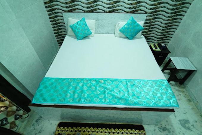 New Rajdhani - Couple Friendly Stays