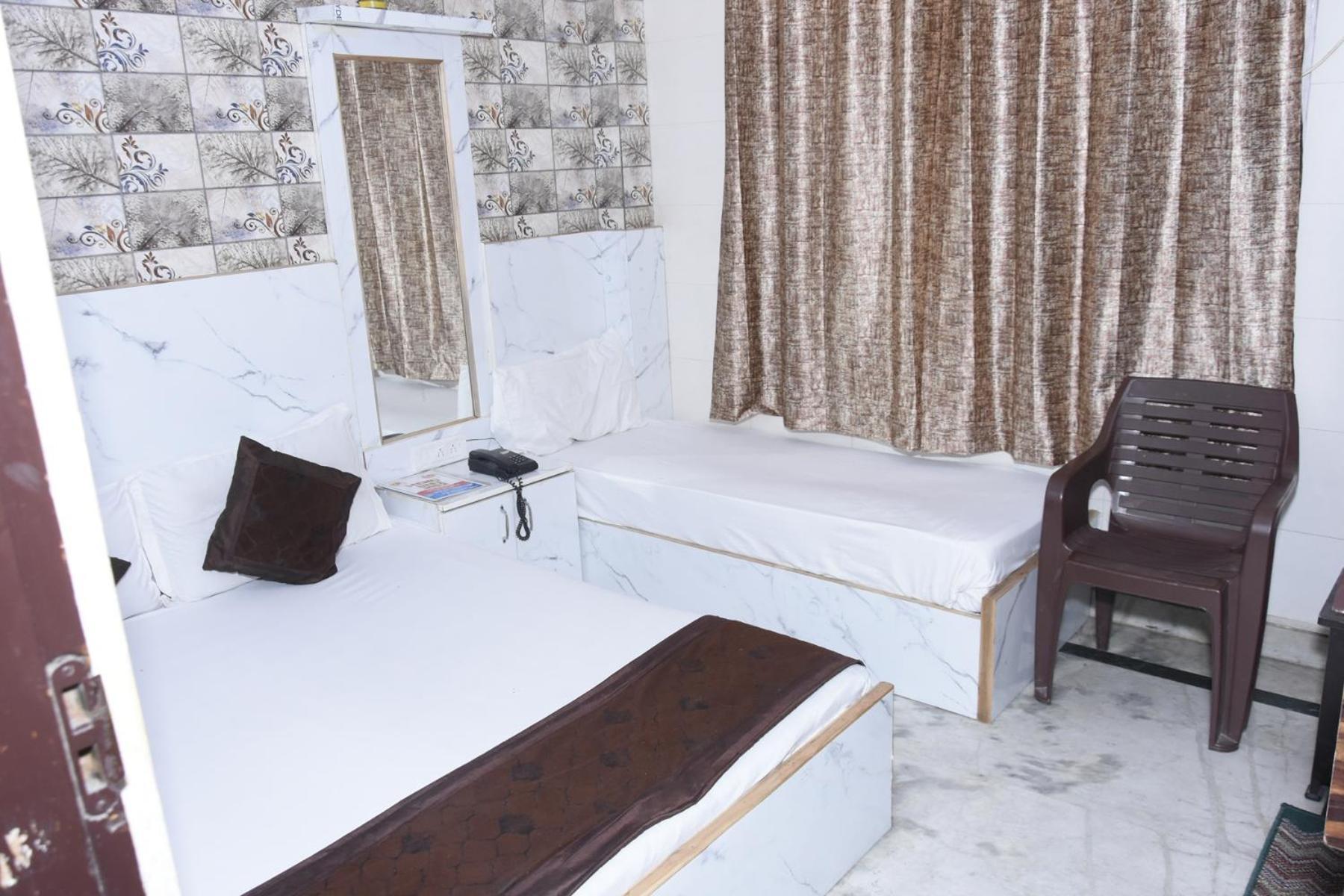 Hotel New Rajdhani - Couple Friendly Stays 2*