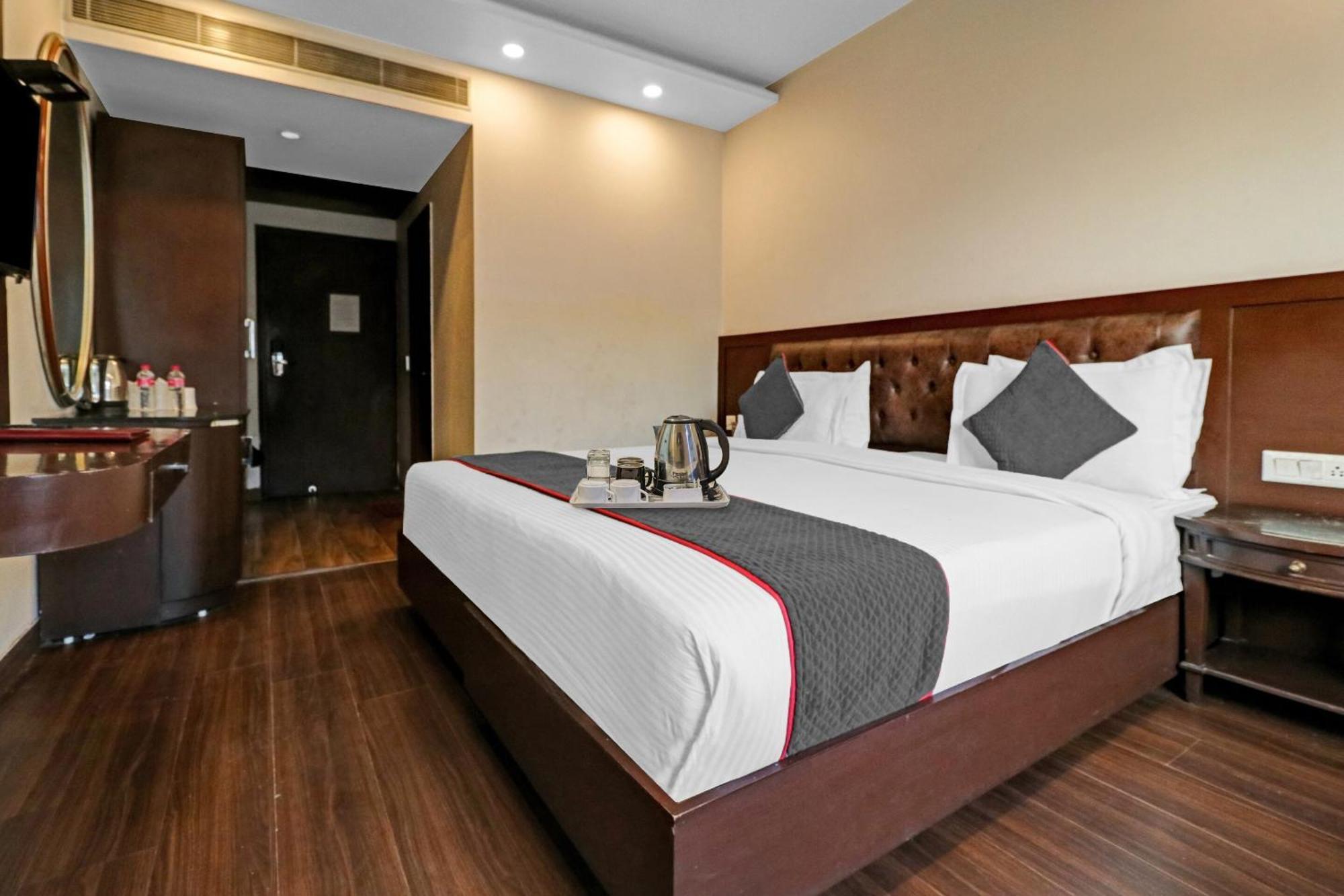 Hotel Grand The Near Delhi Airport