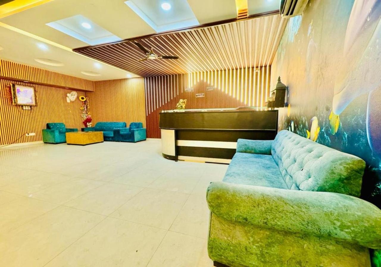 Hotel Grand The Near Delhi Airport 3*