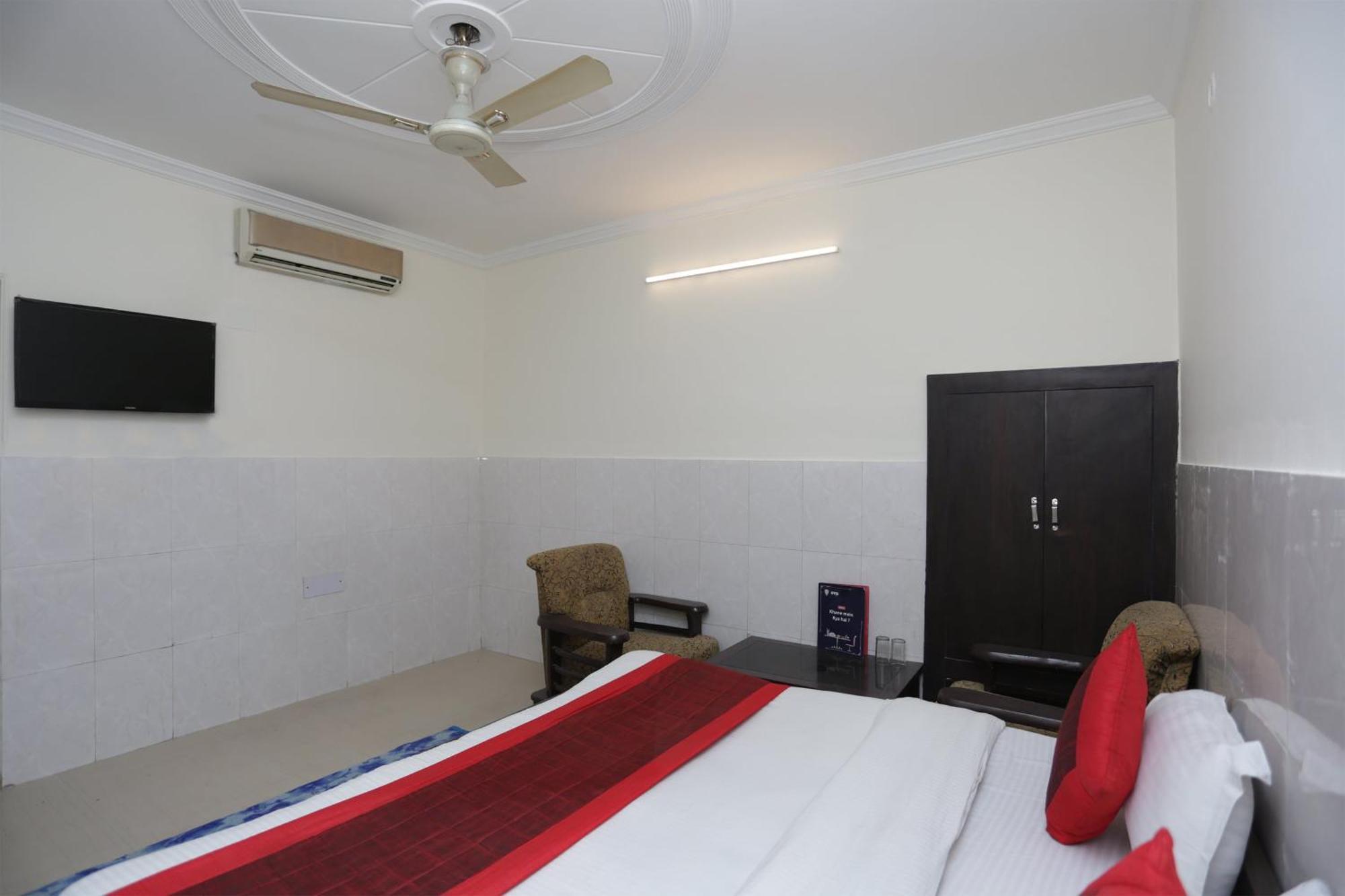 Hotel O Lite Near Delhi Airport 3*