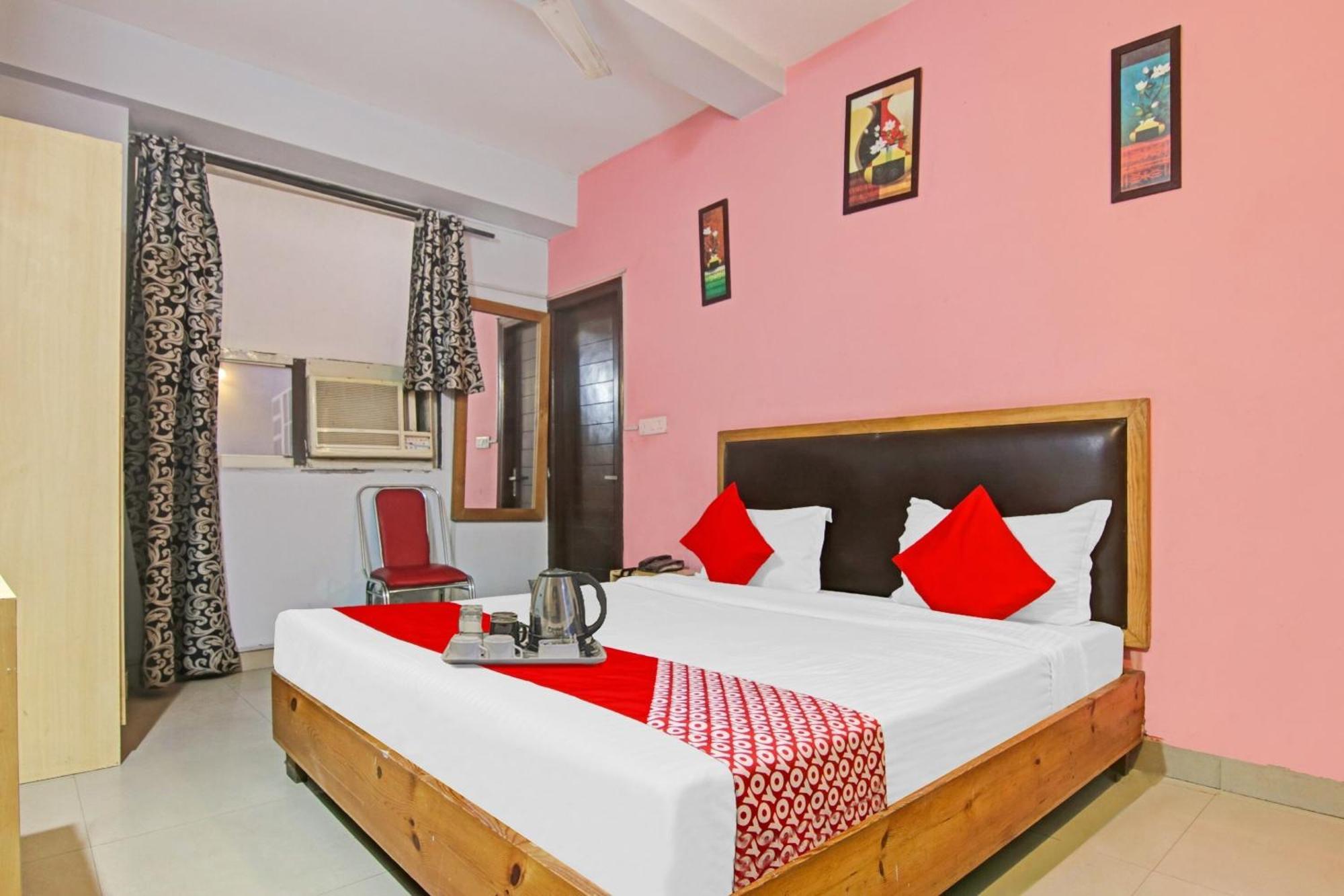 Hotel O Flagship Metro Star Near Lotus Temple 3*