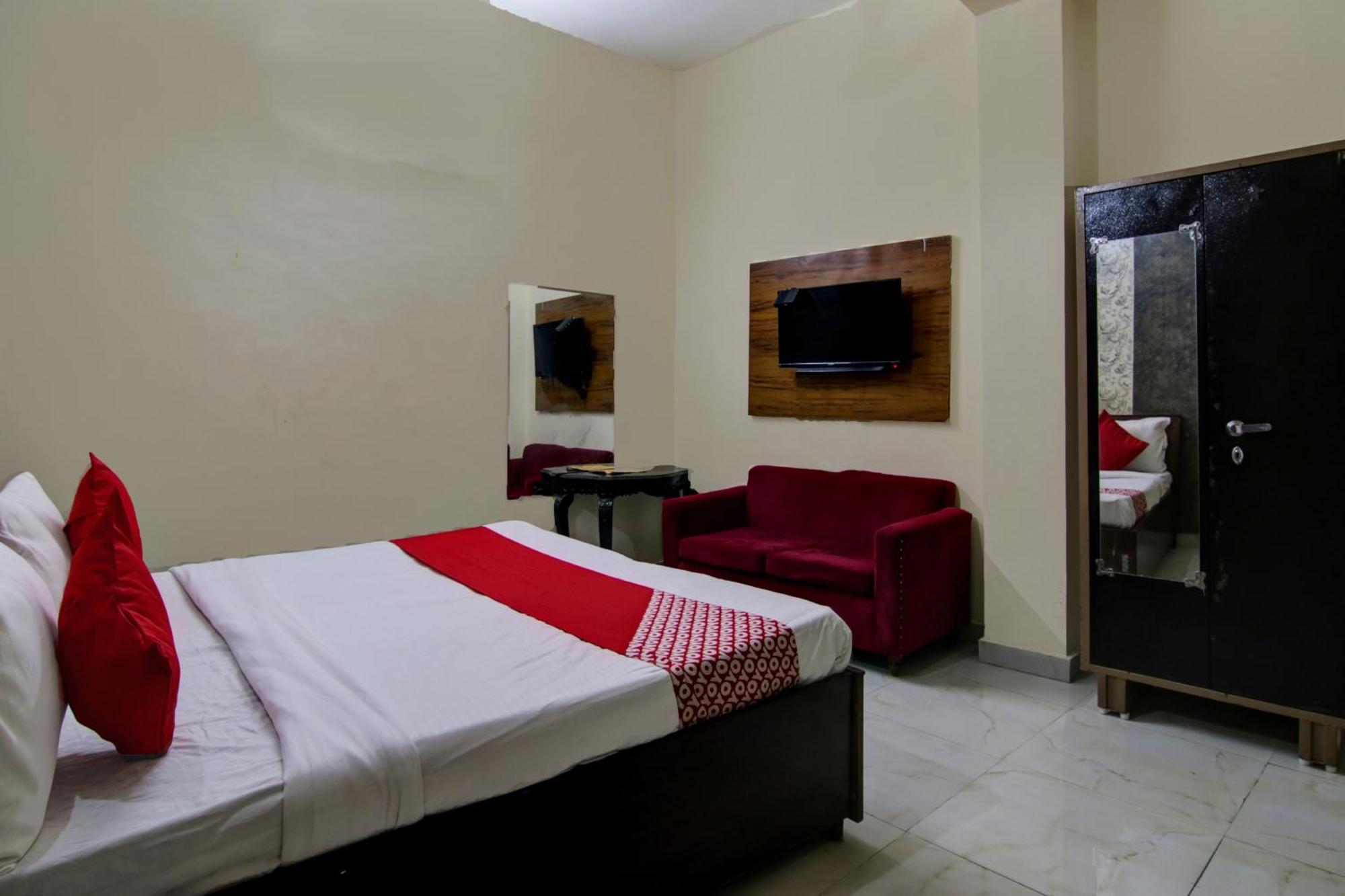 Yash House 3*
