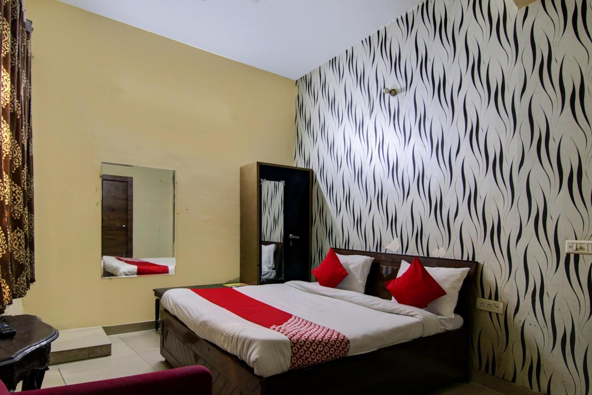 Hotel Yash House