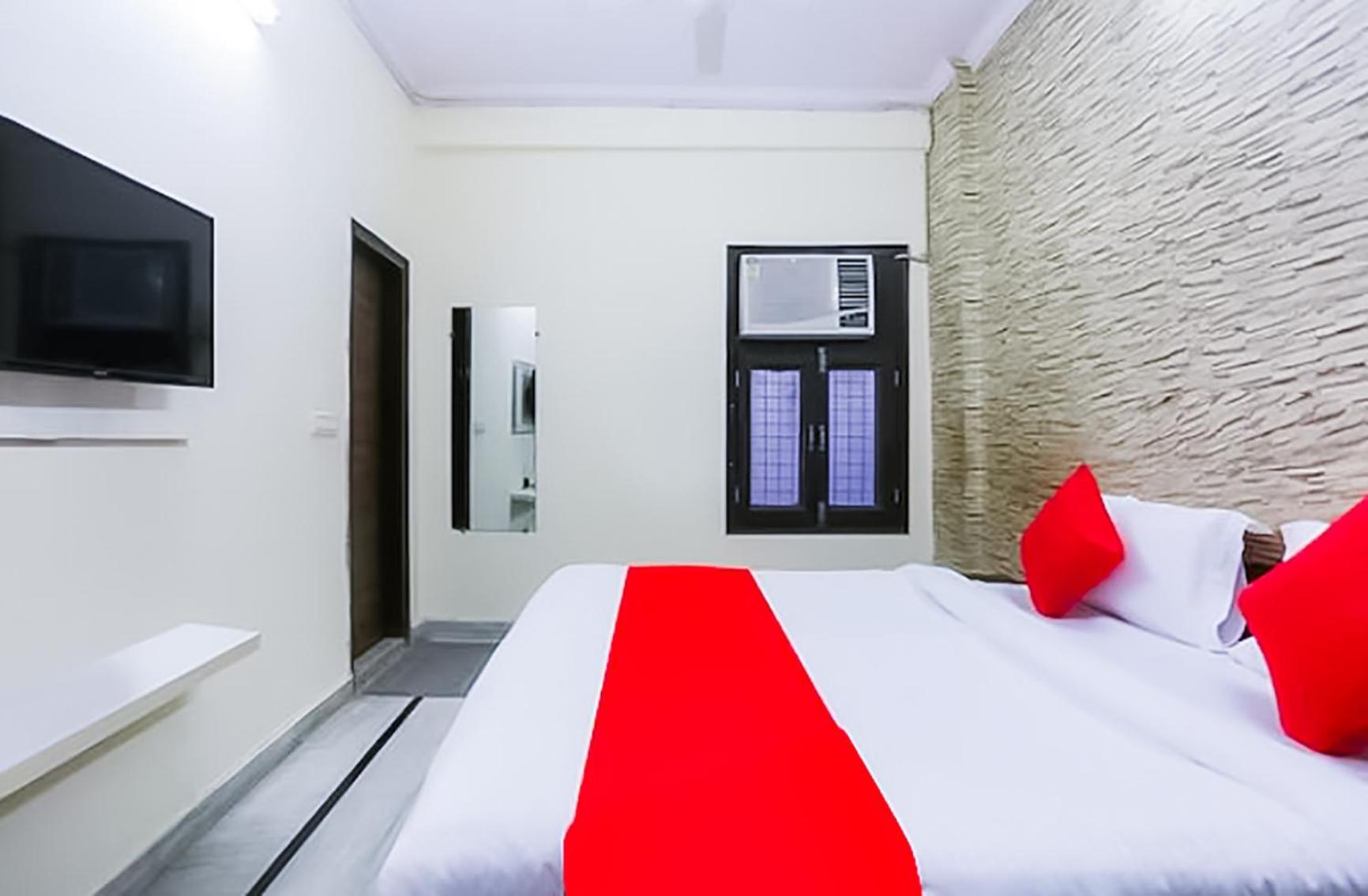 Roomshala 087 Green High - Laxmi Nagar Near Metro