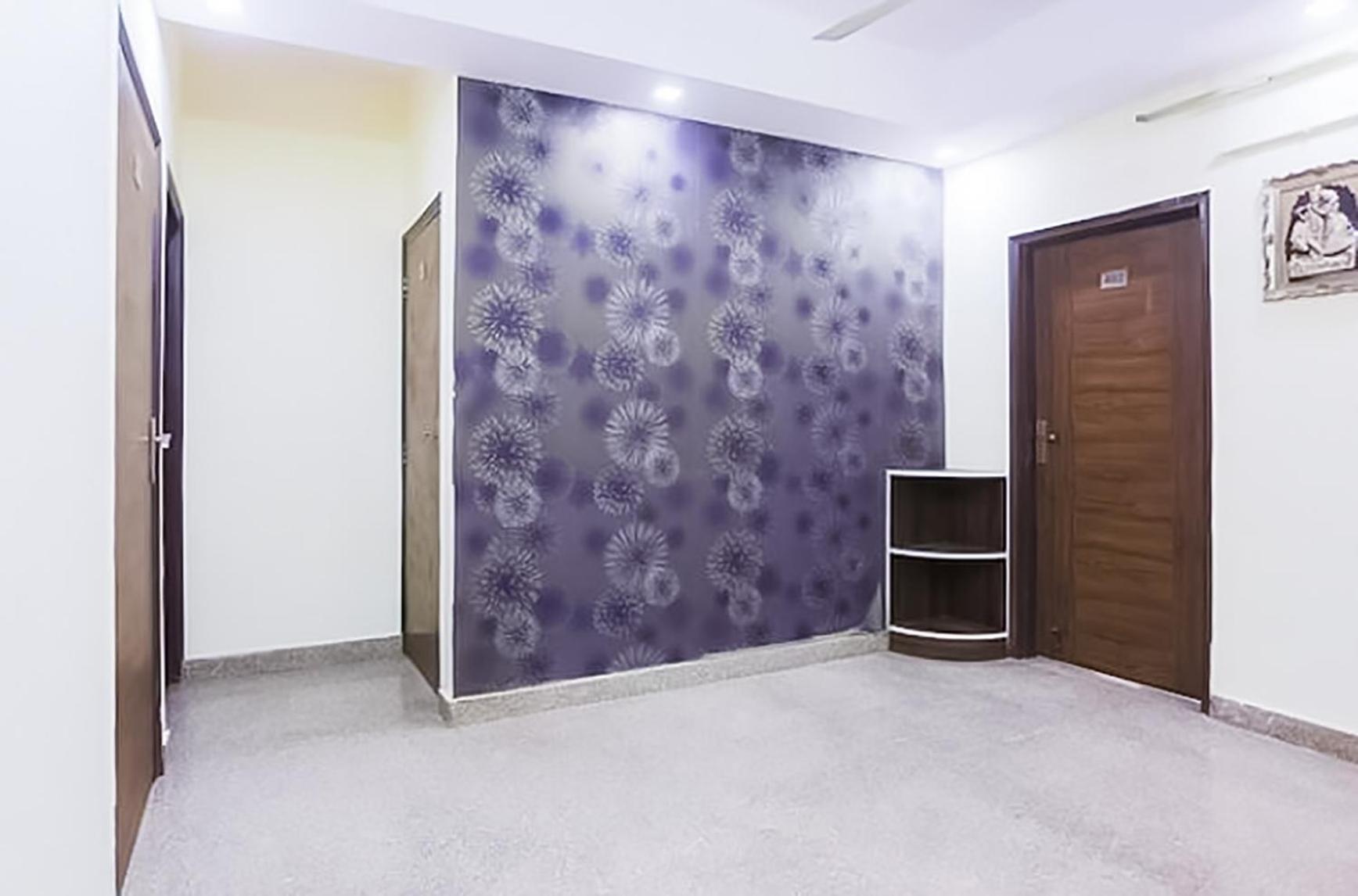 Roomshala 087 Green High - Laxmi Nagar Near Metro