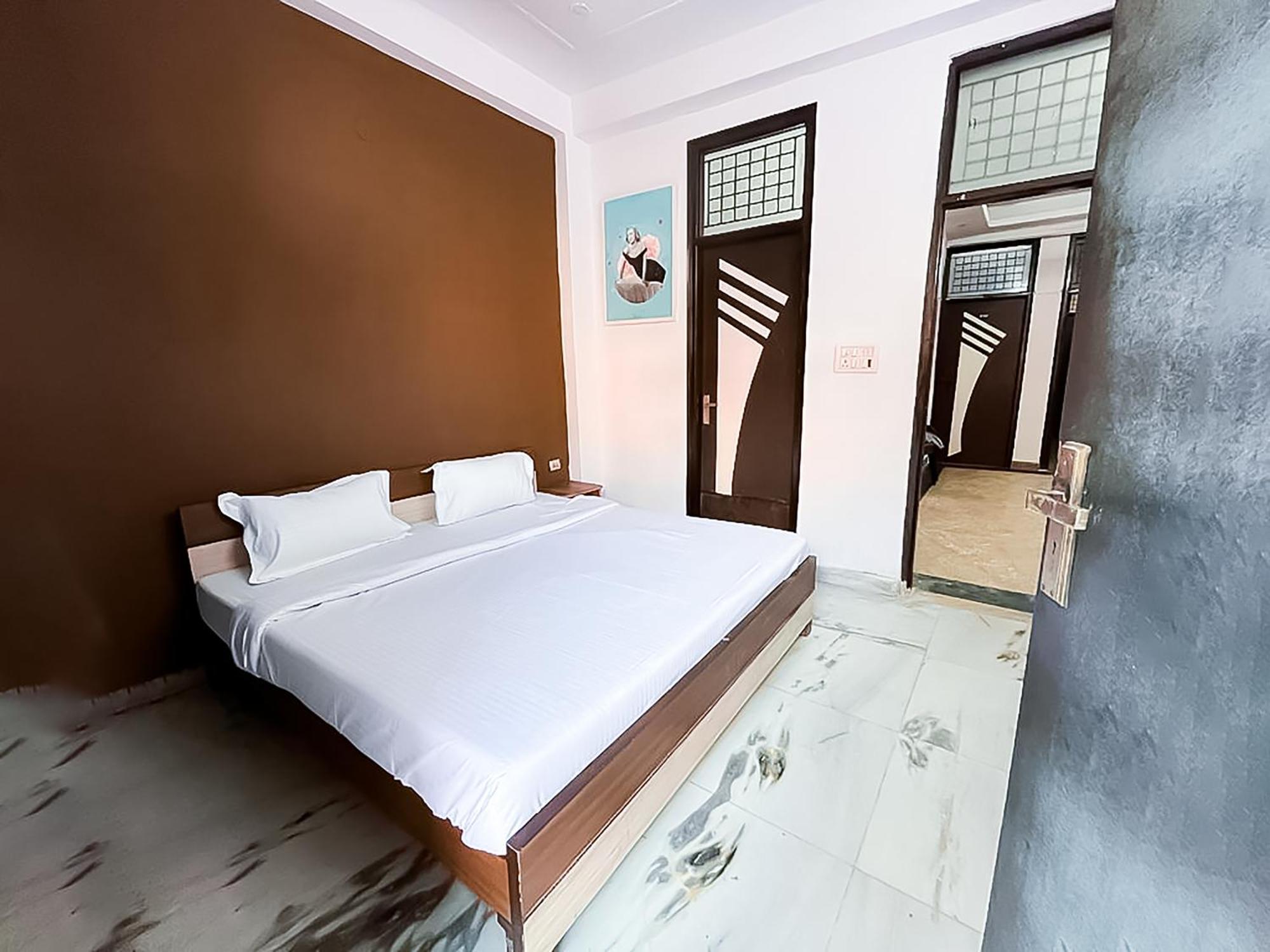 Hotel Roomshala 087 Green High - Laxmi Nagar Near Metro New Delhi