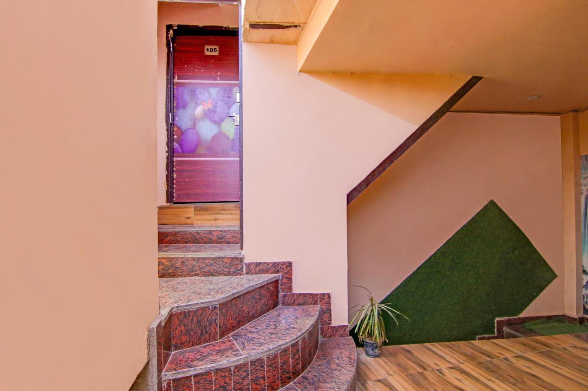 Hotel O Viraj