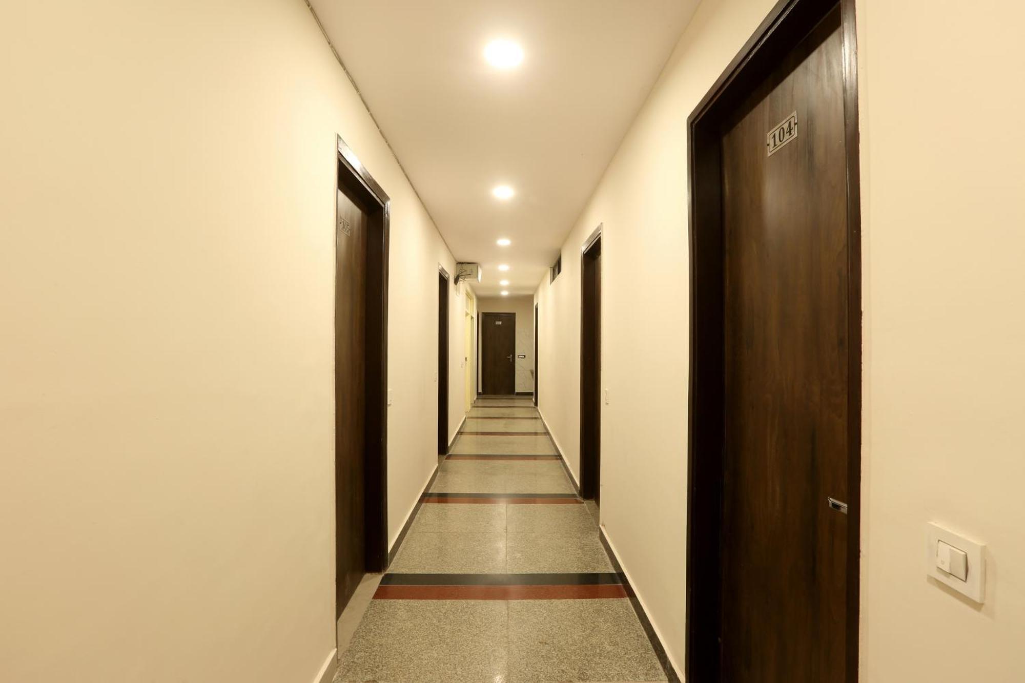 Lotus Sai International Hotel 3*