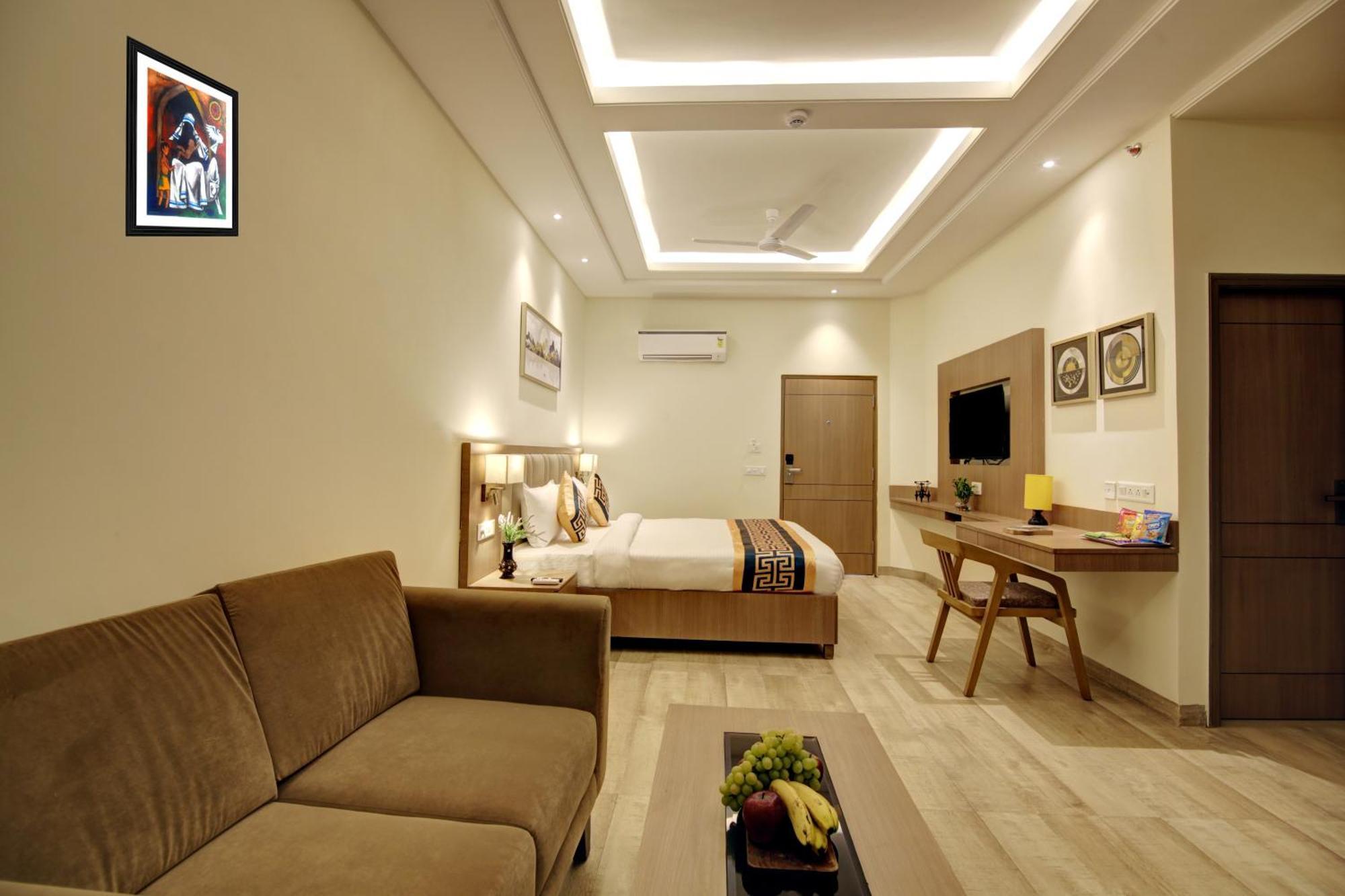 Hotel City Lite Near Igi Airport 4*