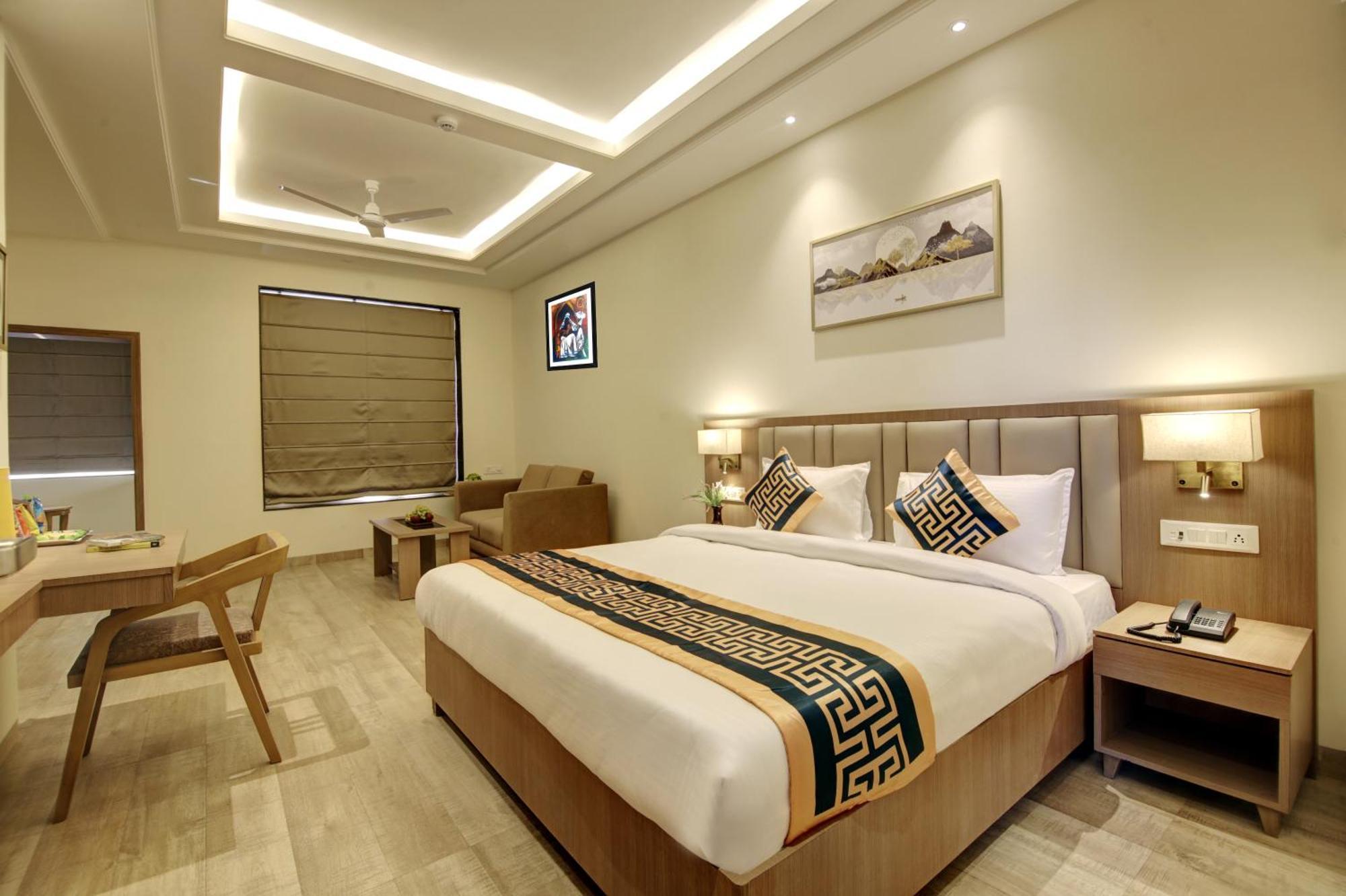 City Lite Near Igi Airport 4*