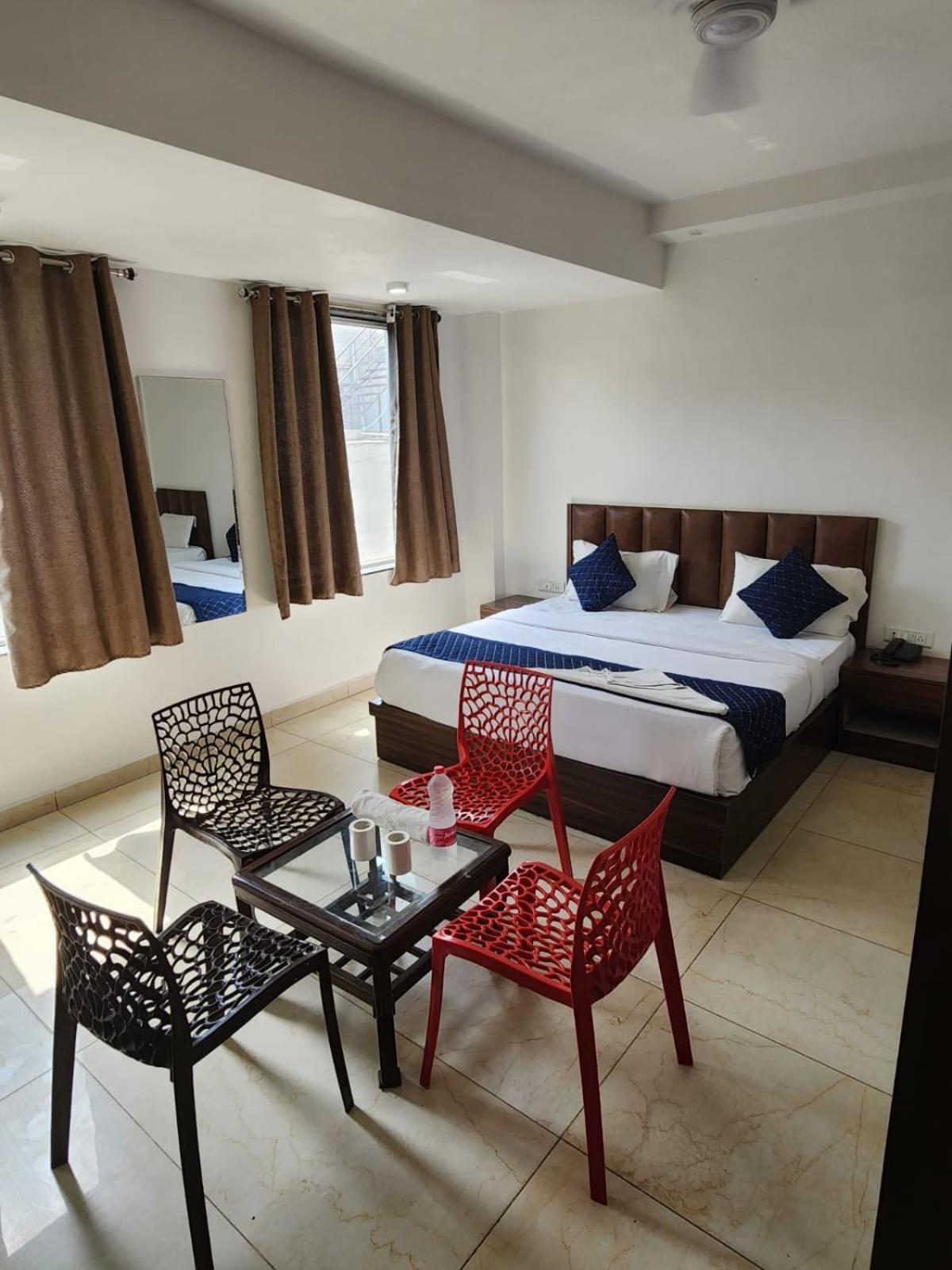 City Lite Near Igi Airport Hotel