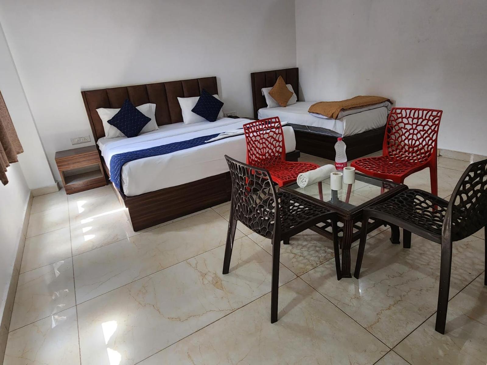 City Lite Near Igi Airport 4*